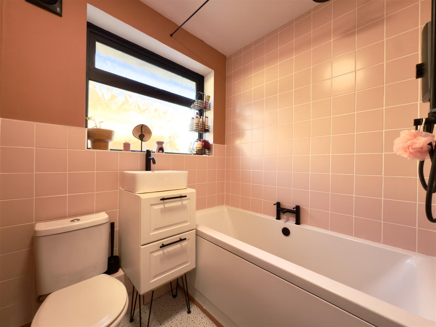 The Scarplands, Duston