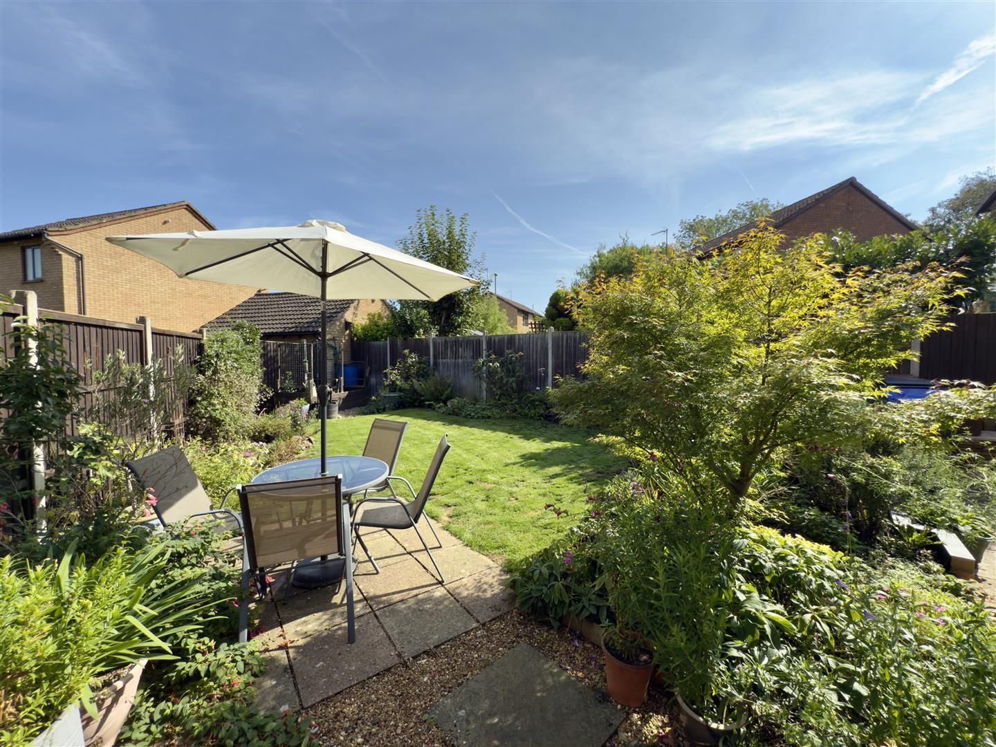 Vienne Close, Duston