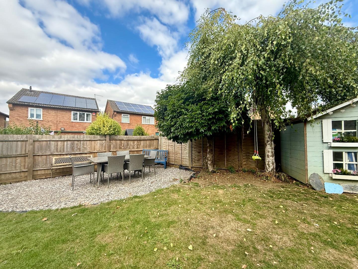 Vienne Close, Duston