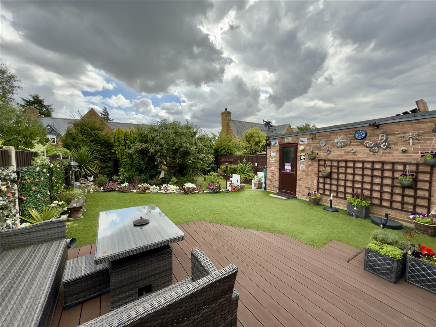 The Scarplands, Duston