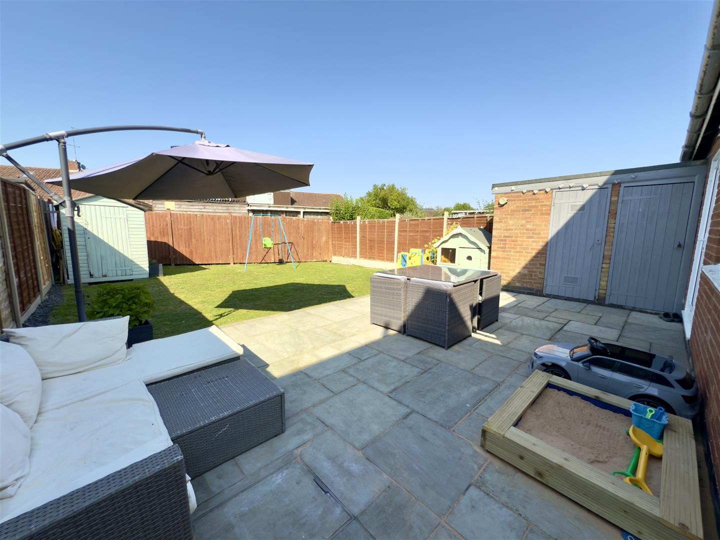 Park Lane, Duston