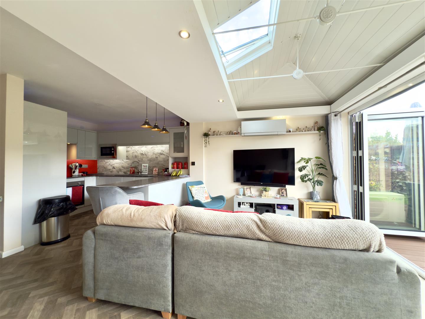 The Scarplands, Duston