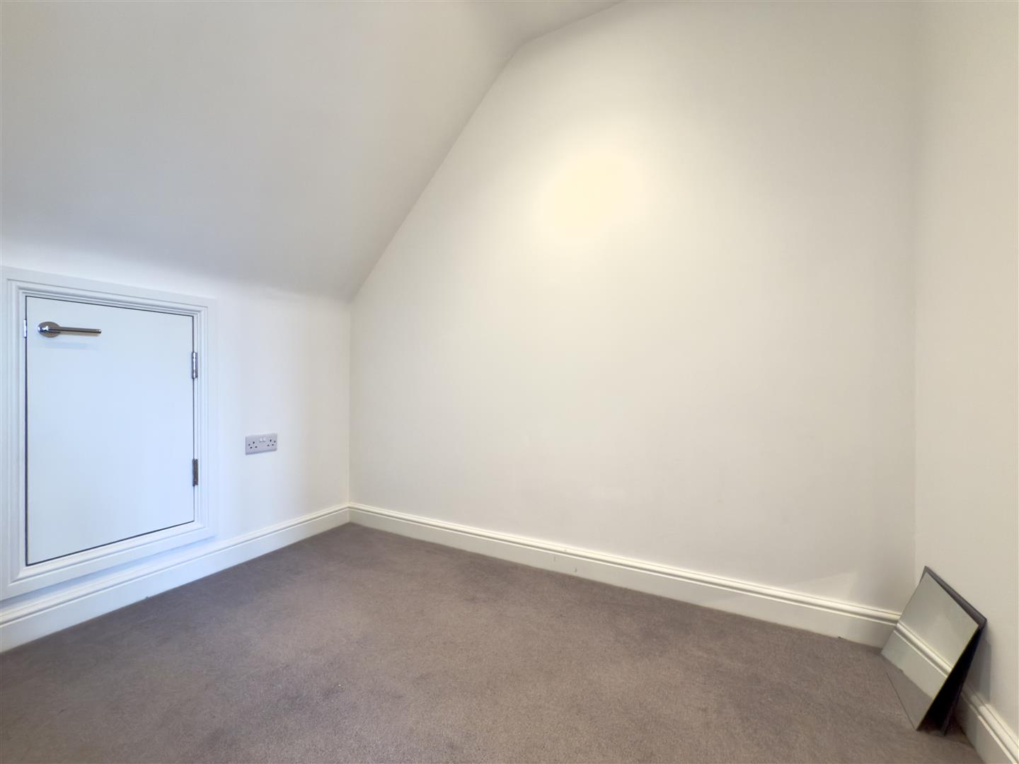 Grand Union Way, Weedon