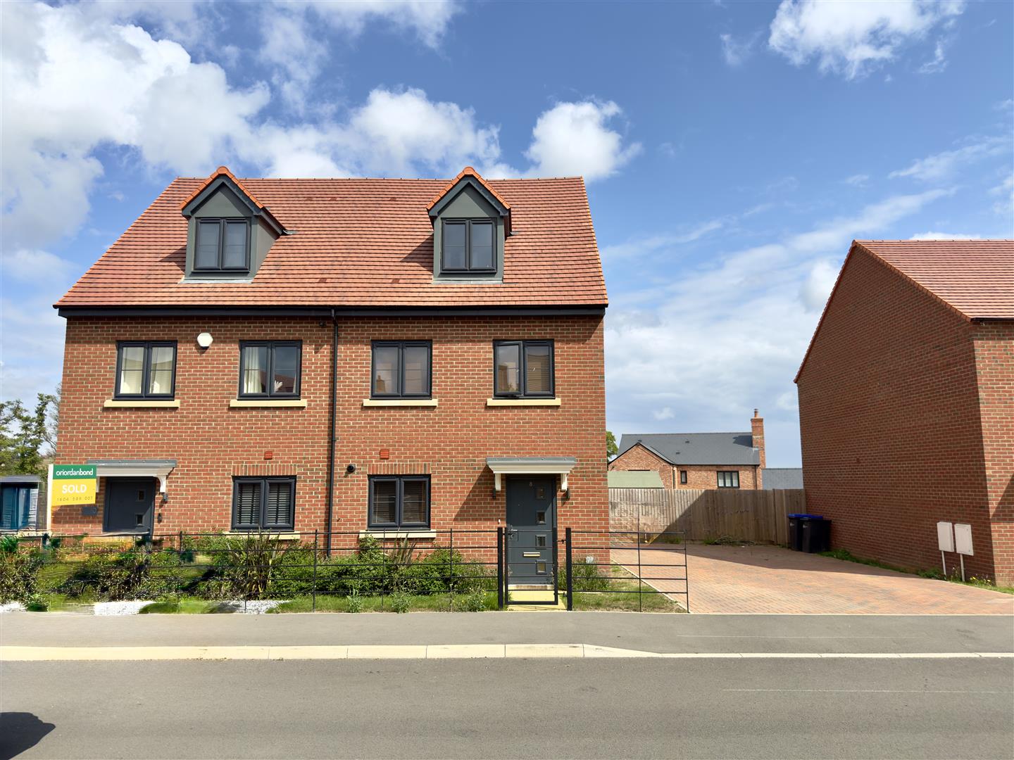 Grand Union Way, Weedon