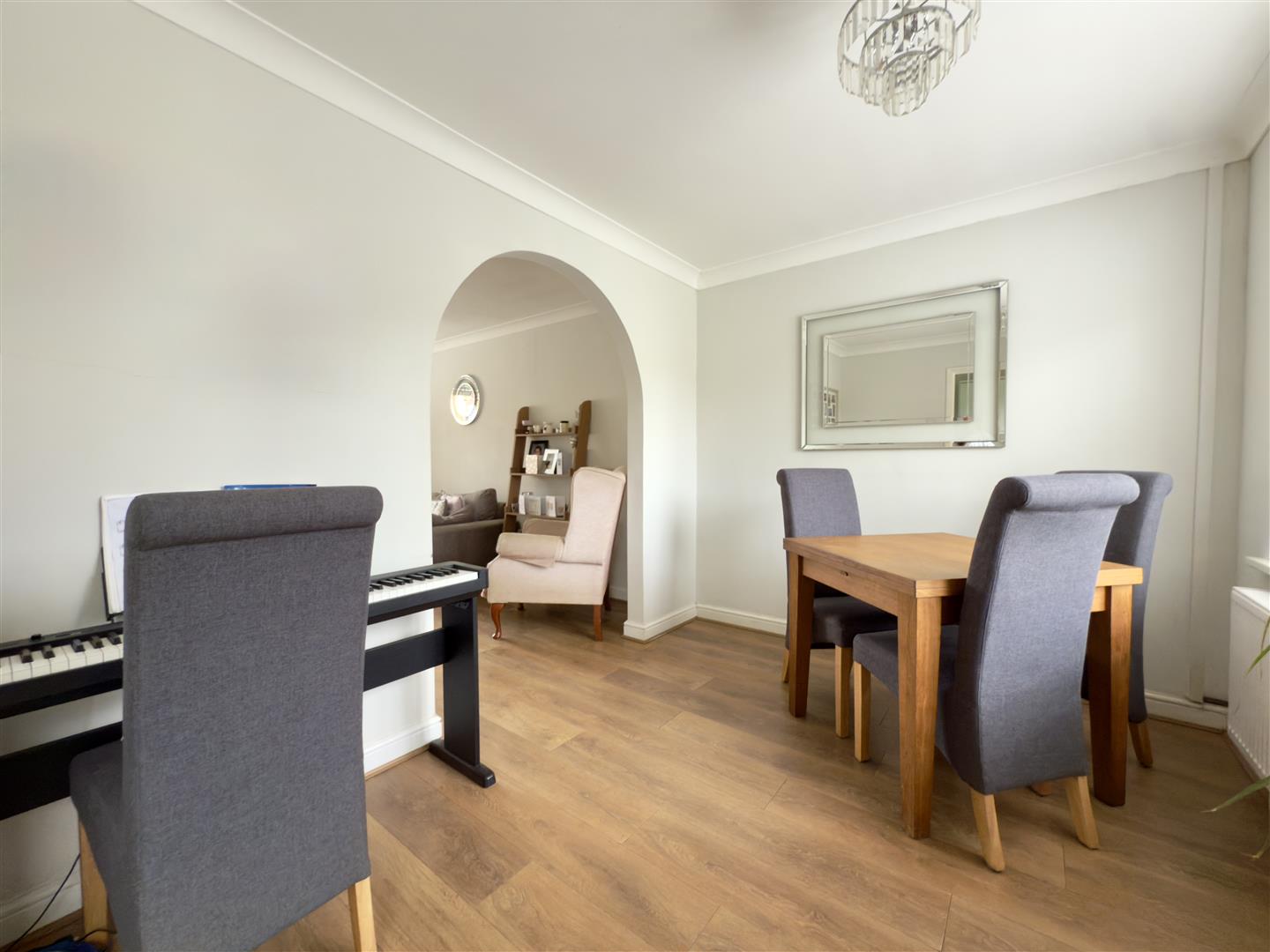 Vienne Close, Duston