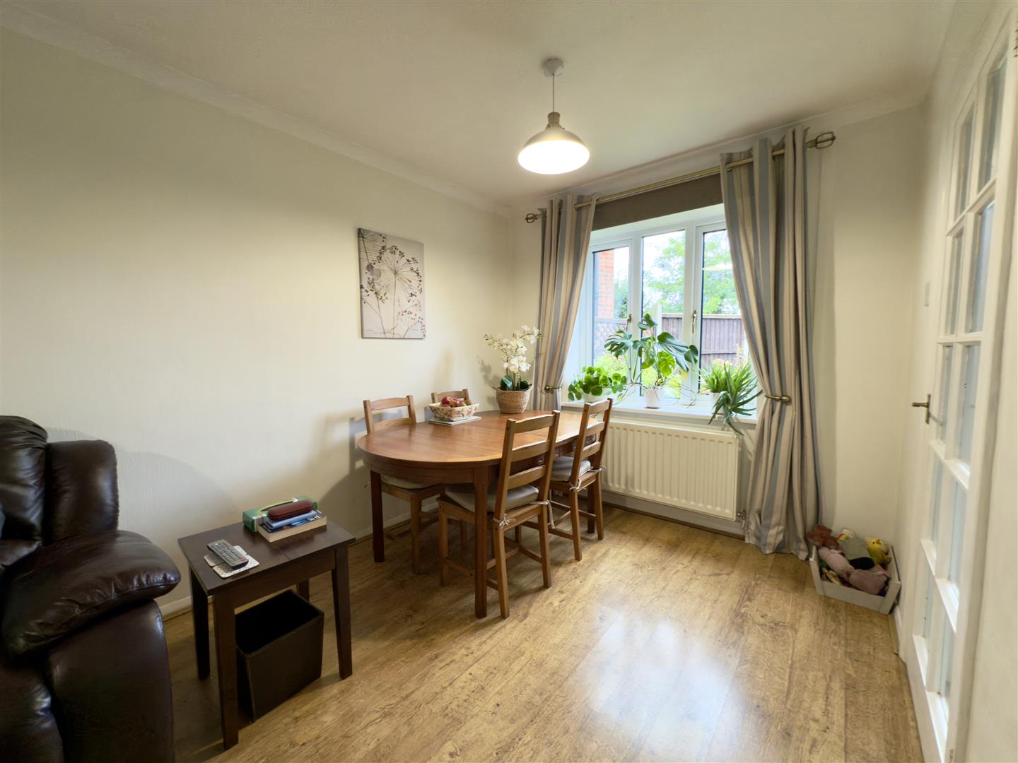 Vienne Close, Duston