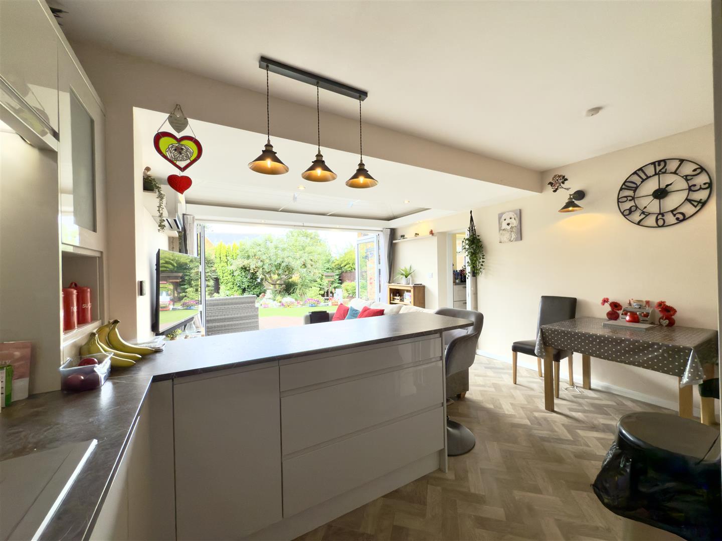 The Scarplands, Duston