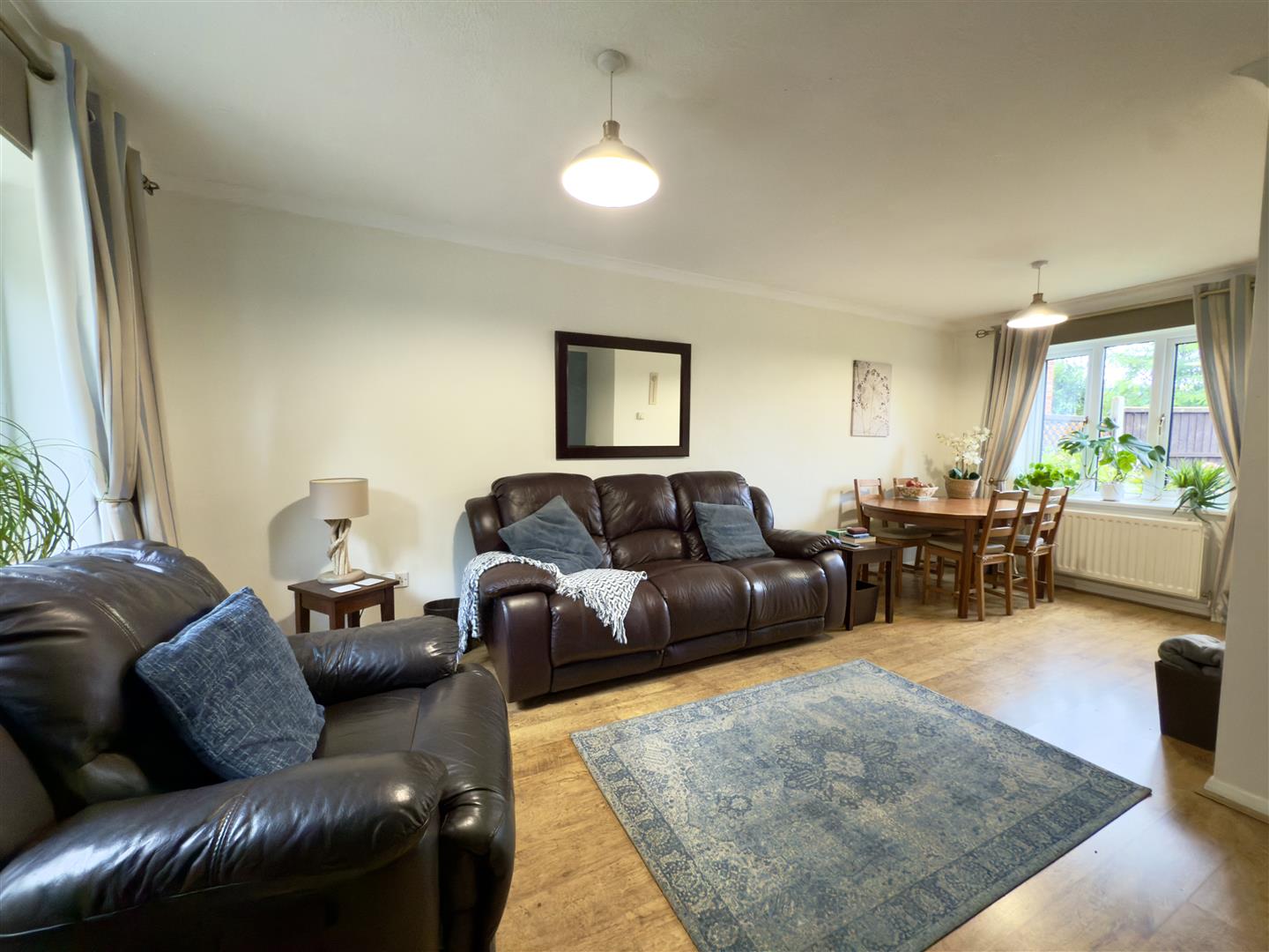 Vienne Close, Duston