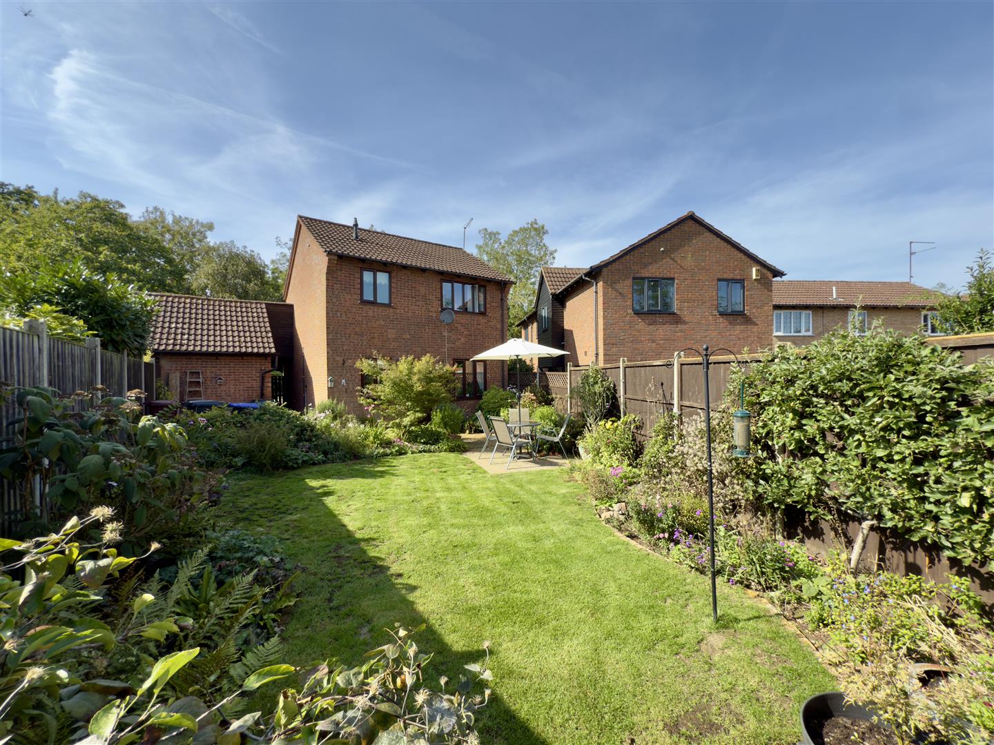 Vienne Close, Duston