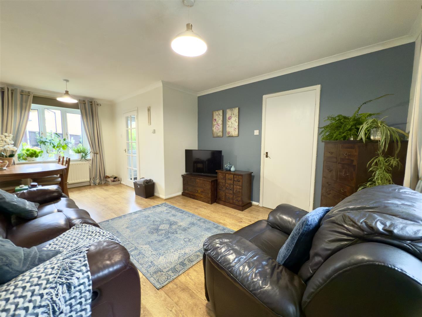 Vienne Close, Duston