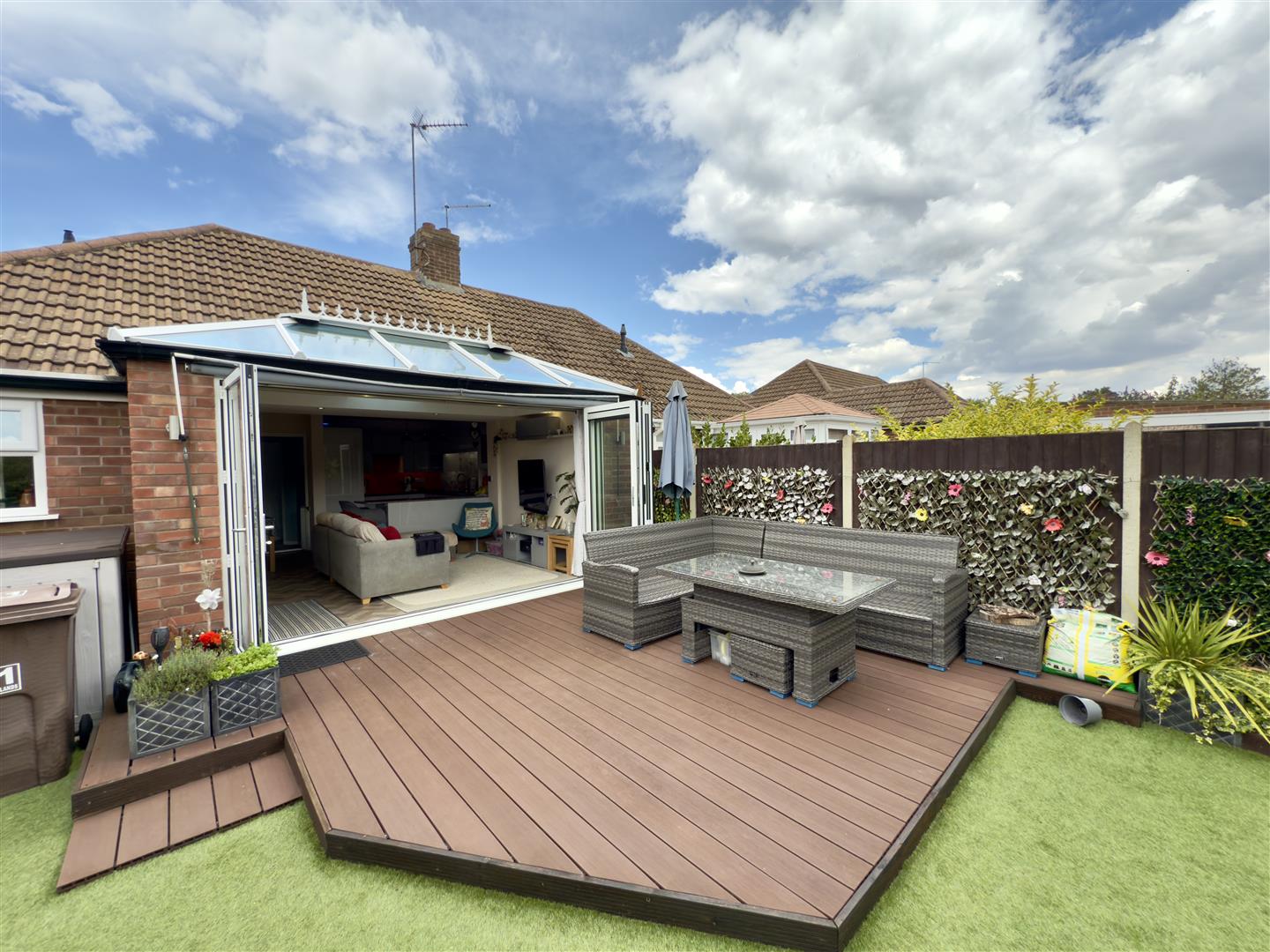 The Scarplands, Duston