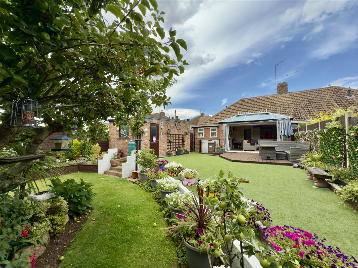 The Scarplands, Duston