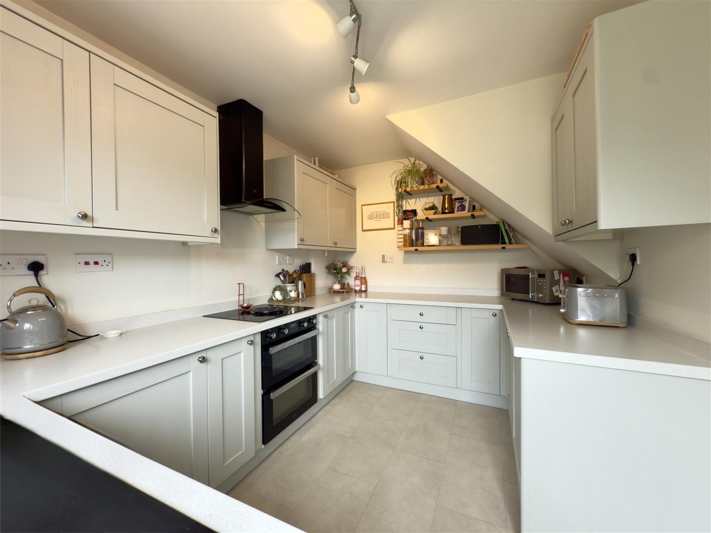 Vienne Close, Duston