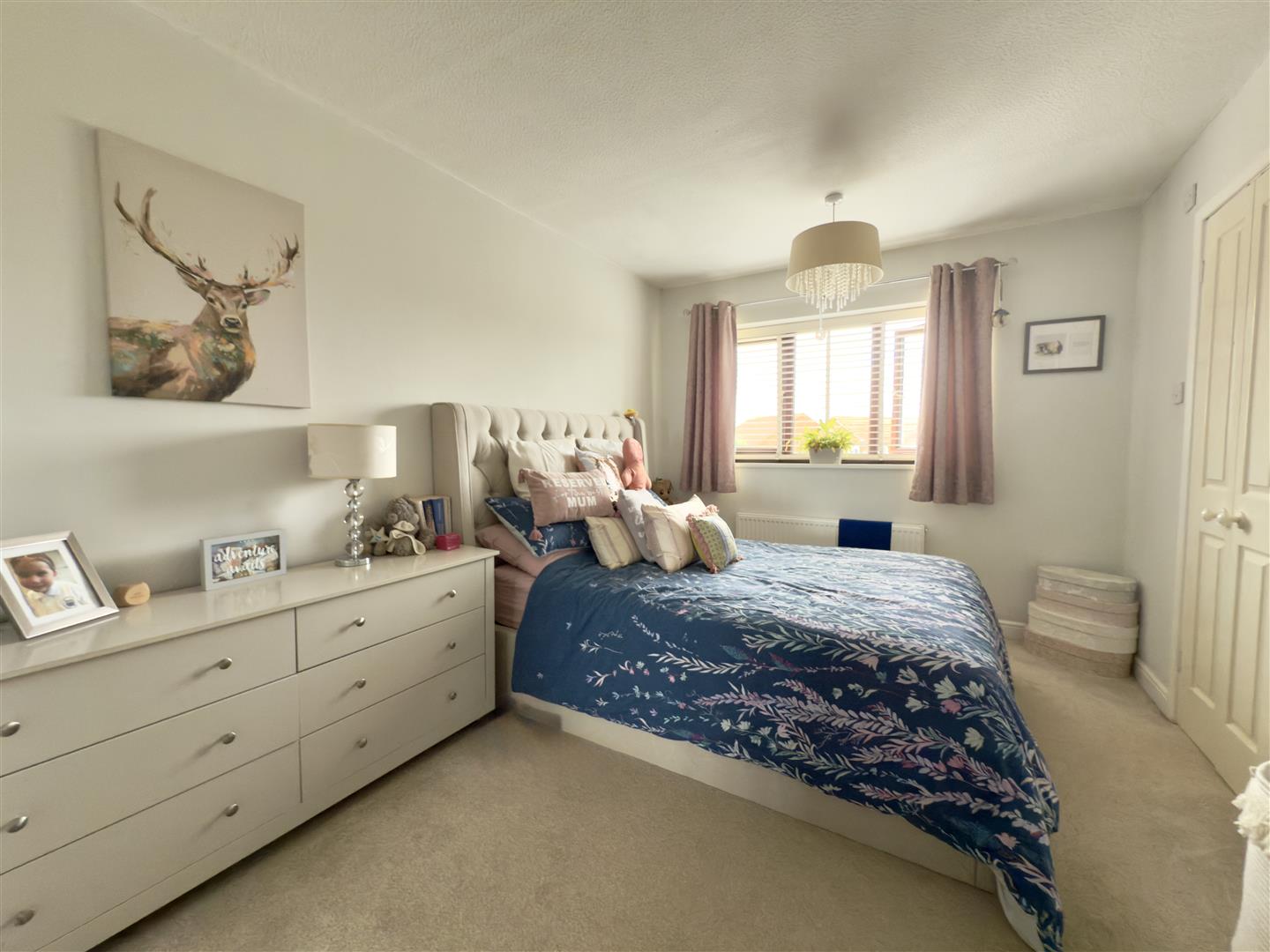 Vienne Close, Duston