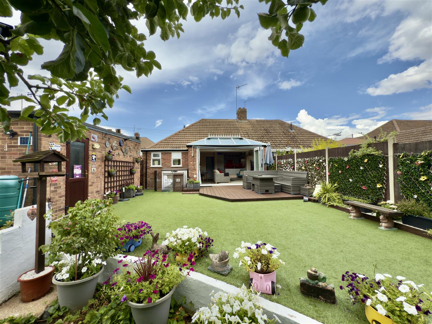 The Scarplands, Duston