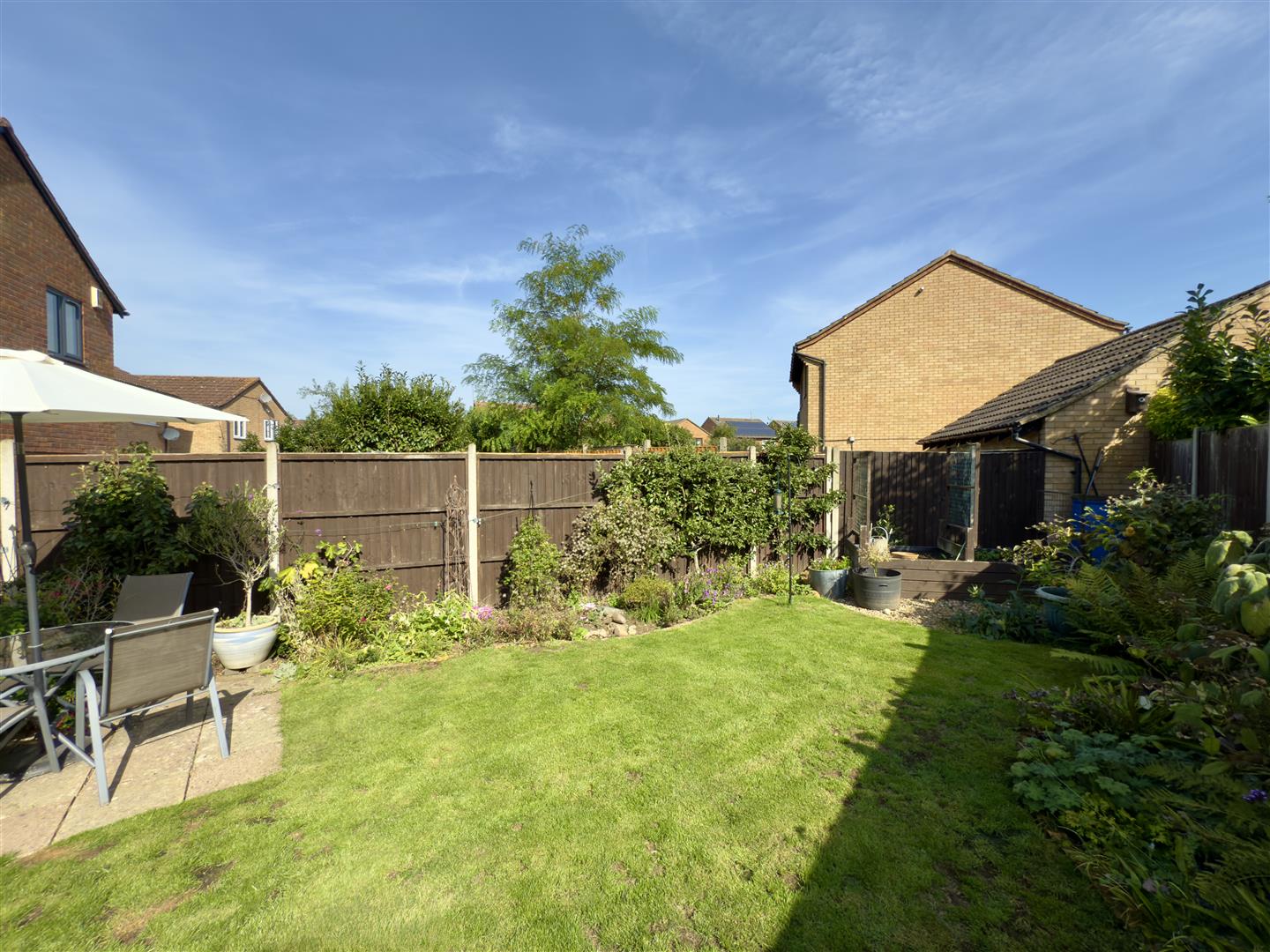 Vienne Close, Duston