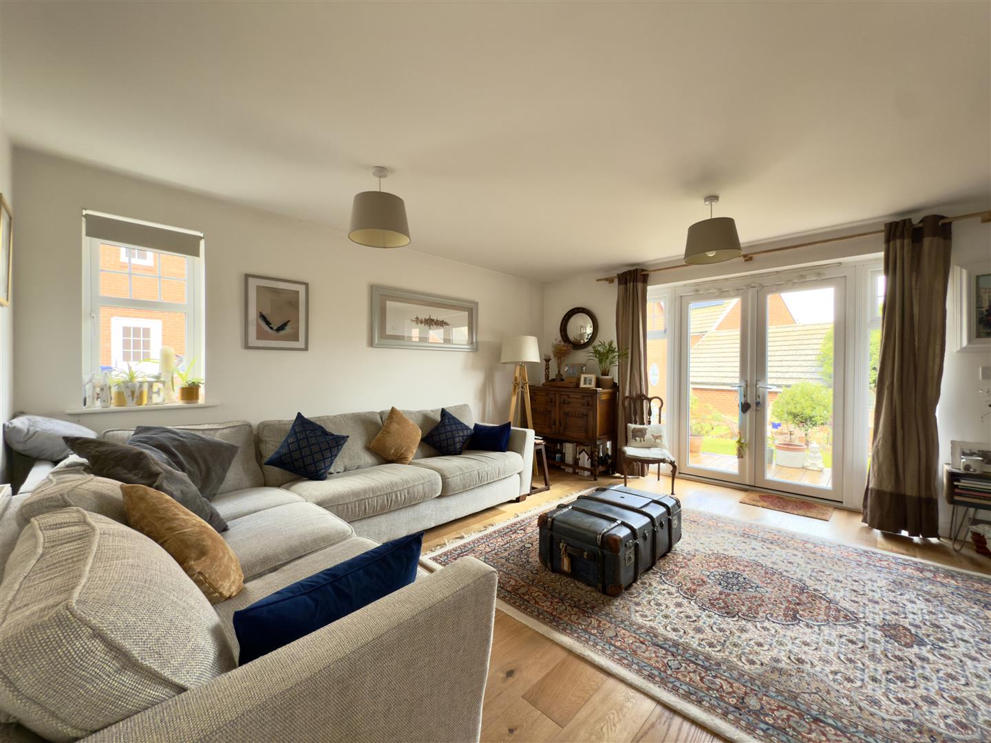 Irons Road, Harlestone Manor