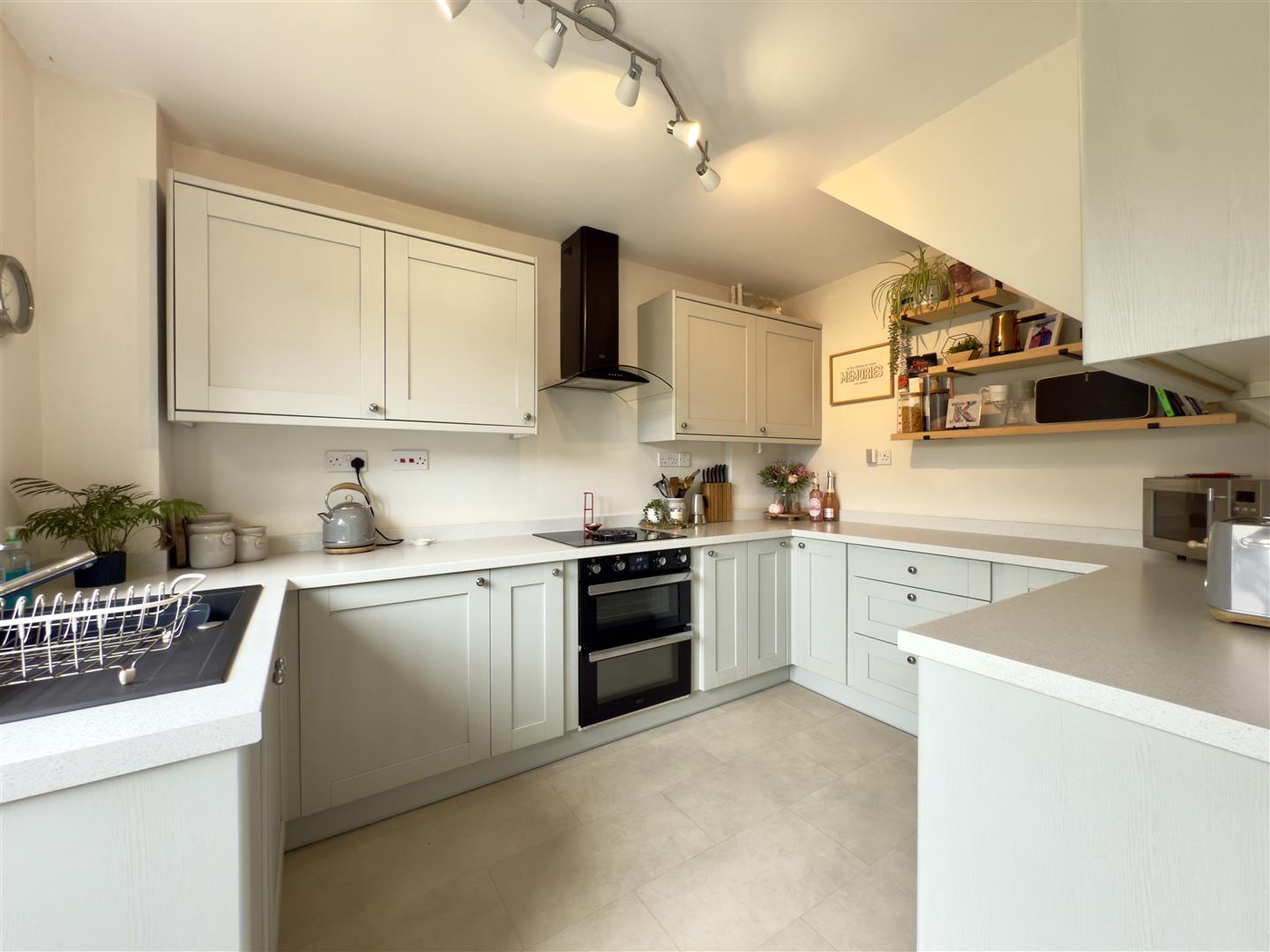 Vienne Close, Duston