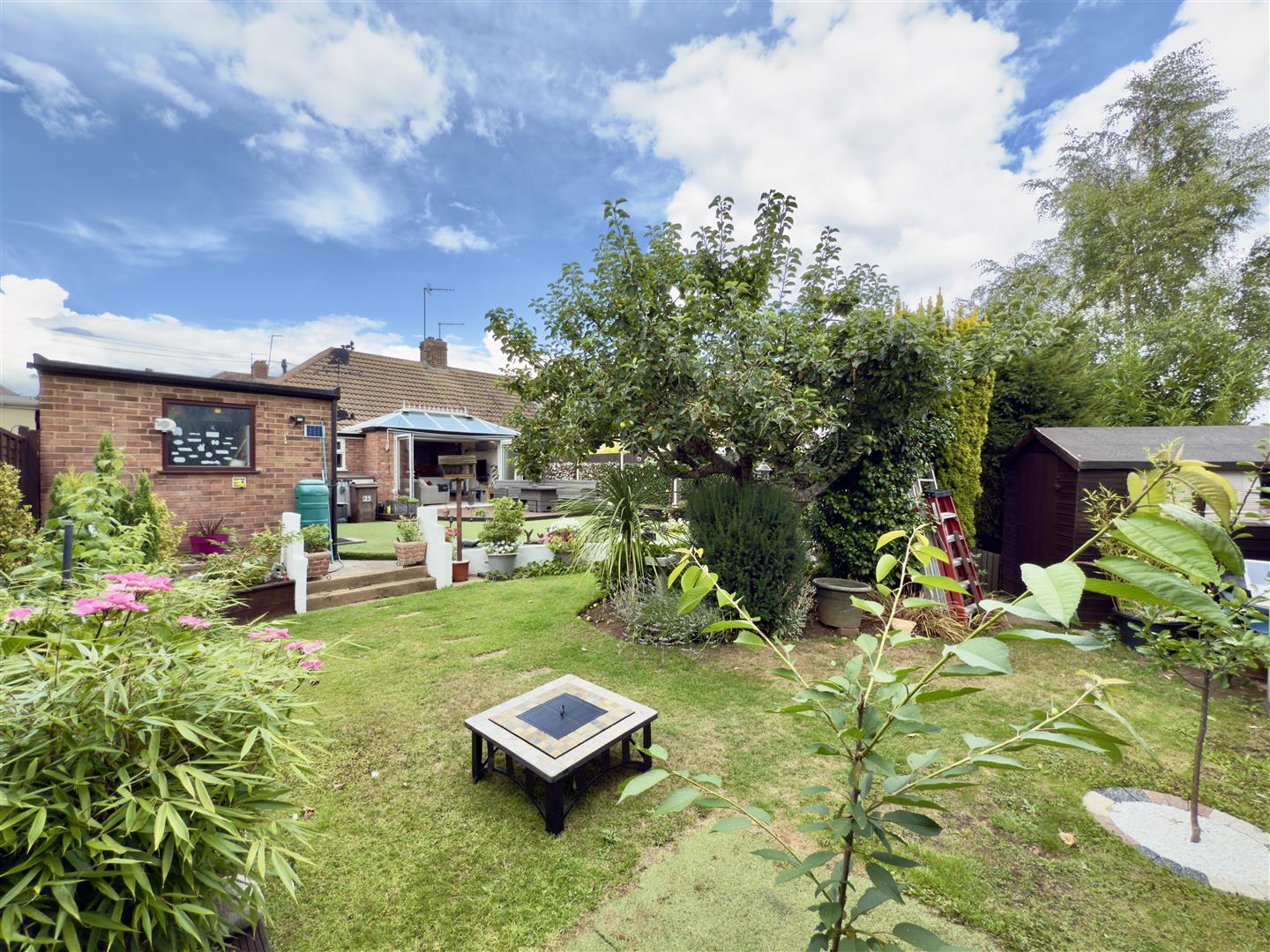 The Scarplands, Duston