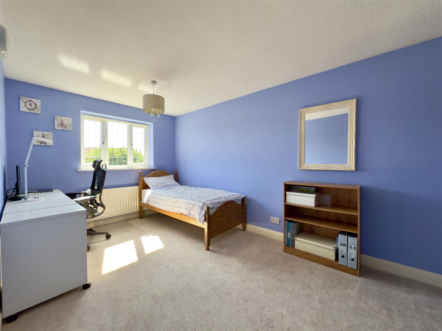 Macon Close, Duston