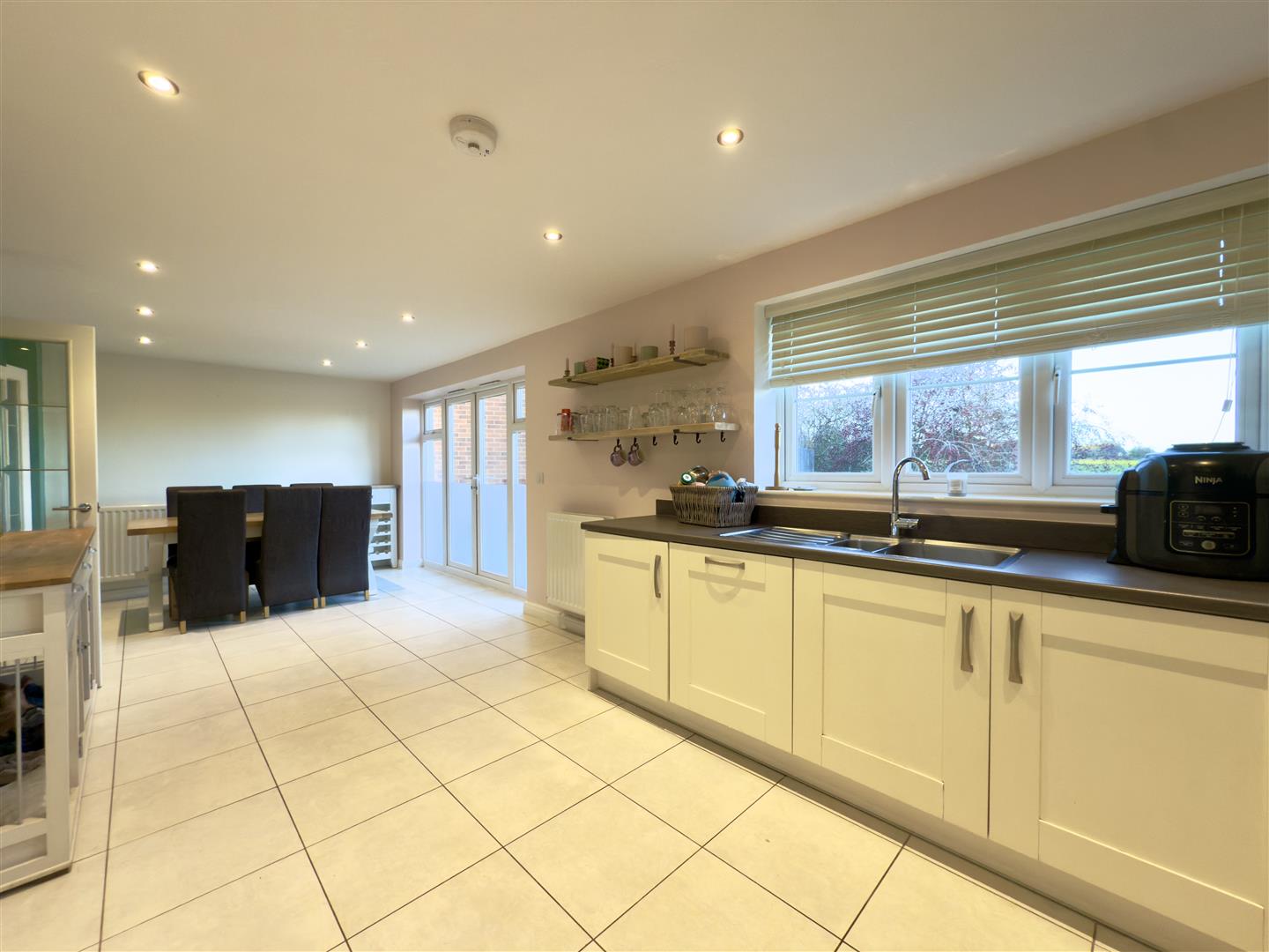 Larbourne Park Road, Flore