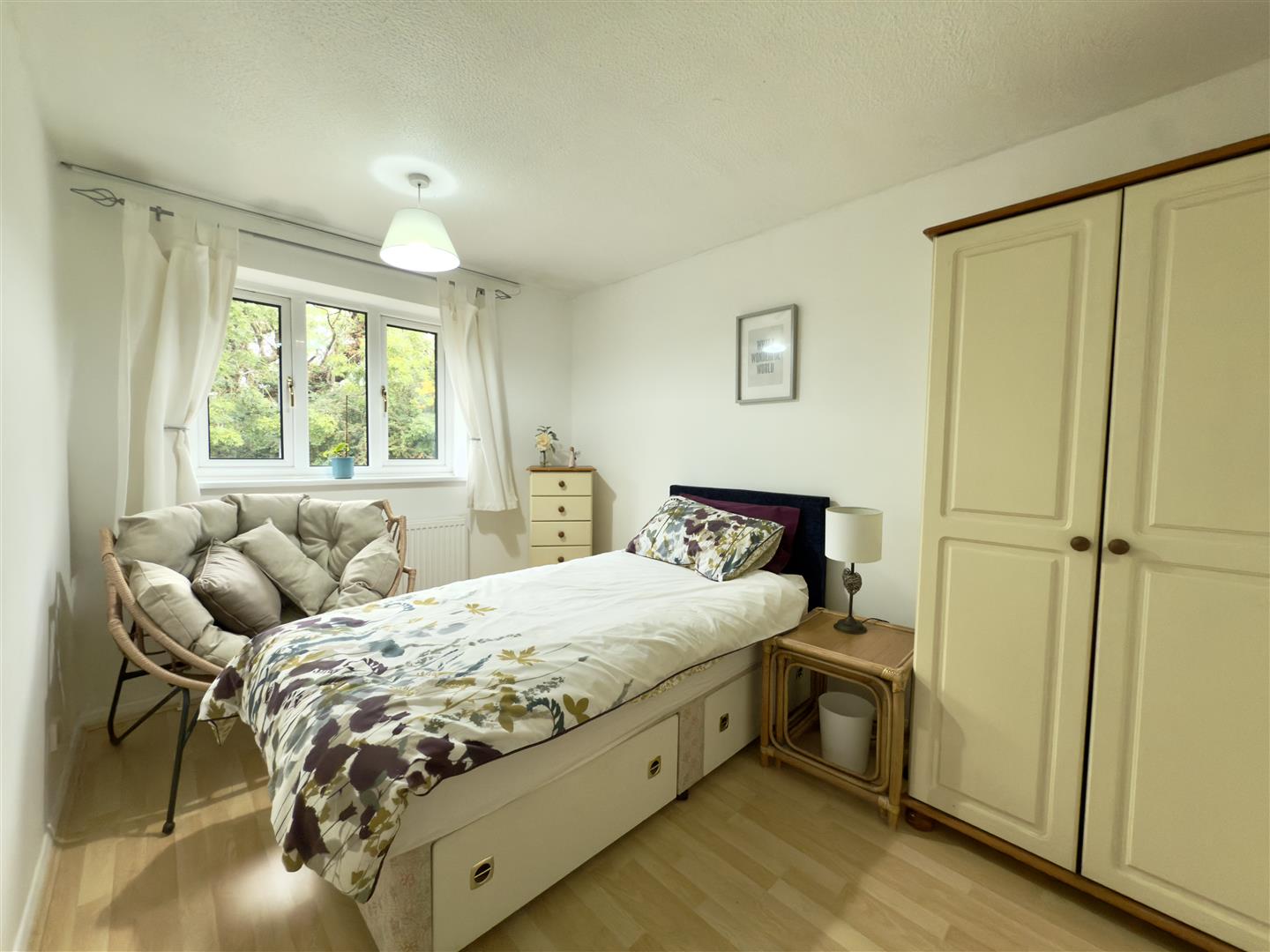 Vienne Close, Duston