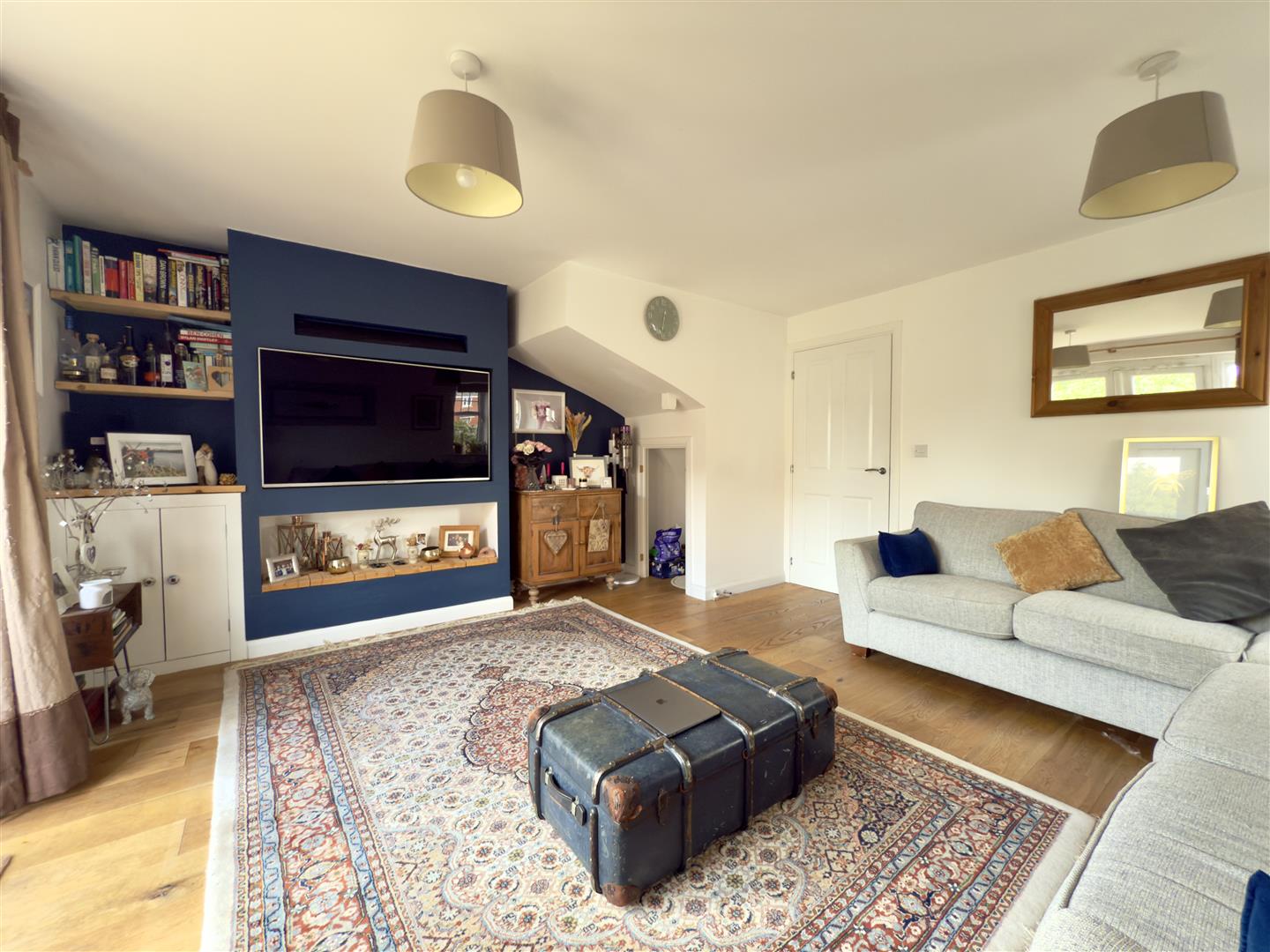 Irons Road, Harlestone Manor