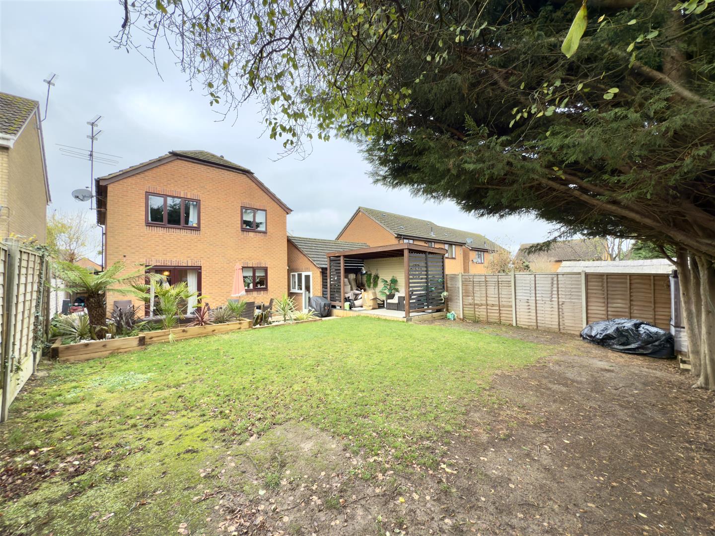 Excelsior Gardens, Duston