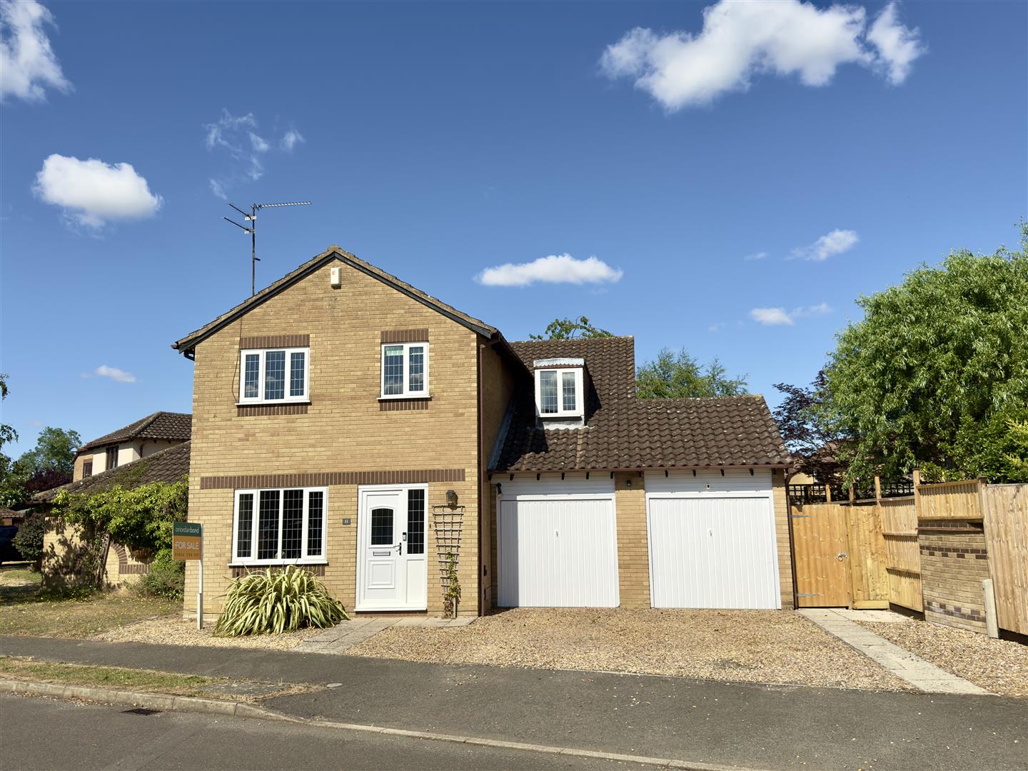 Macon Close, Duston