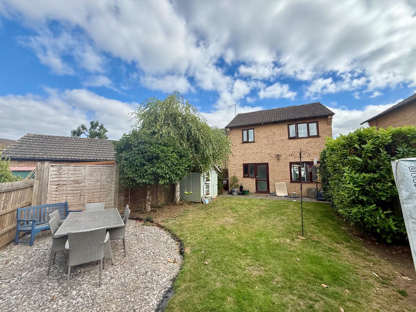 Vienne Close, Duston