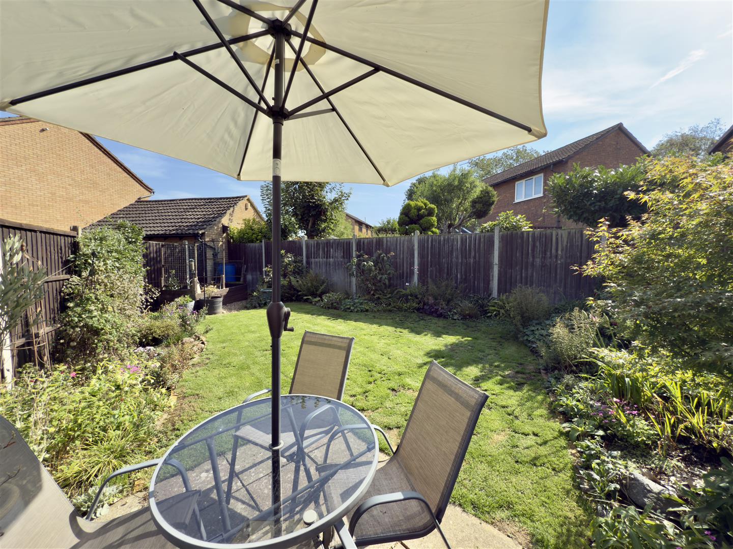 Vienne Close, Duston