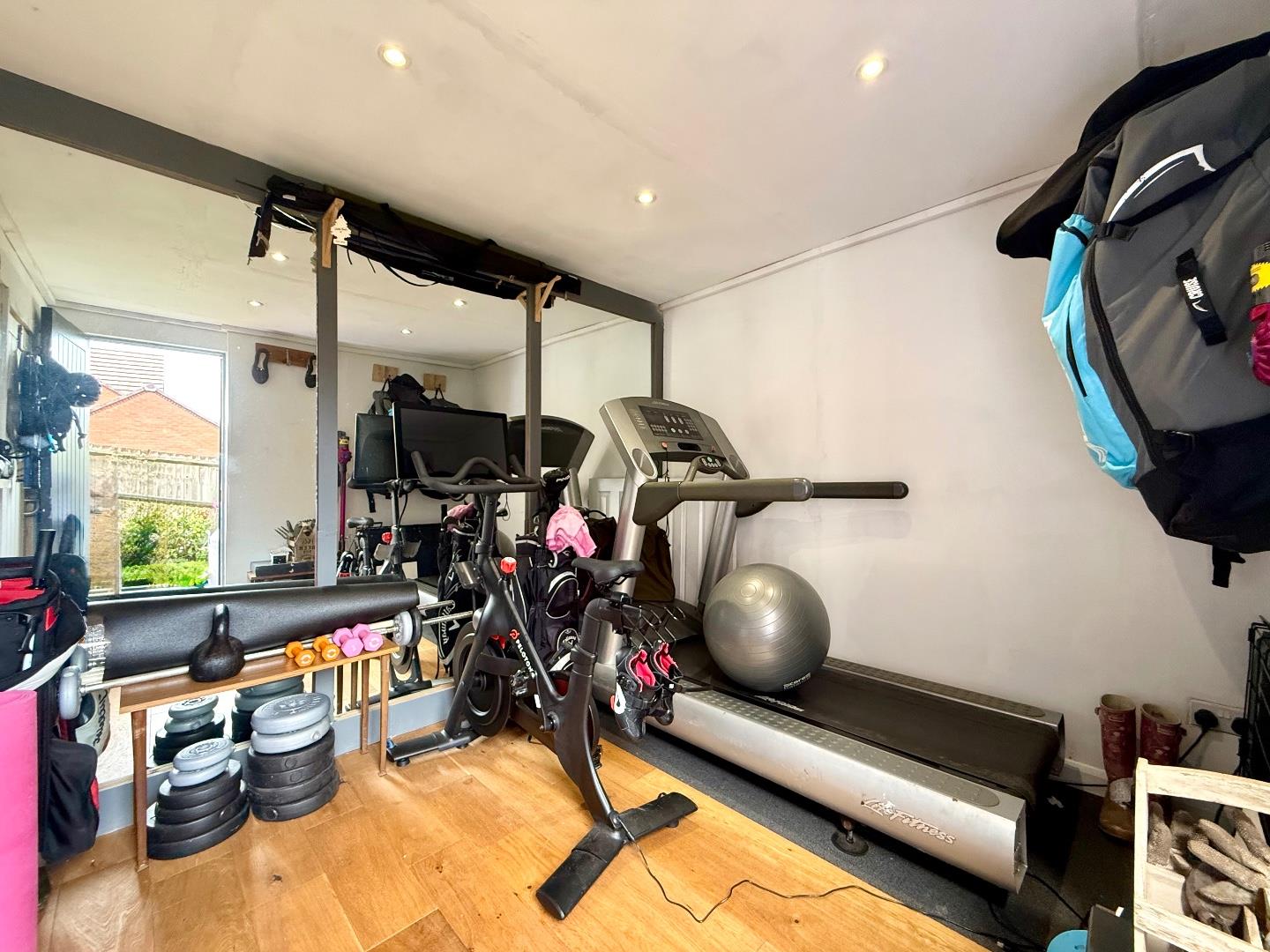 Irons Road, Harlestone Manor