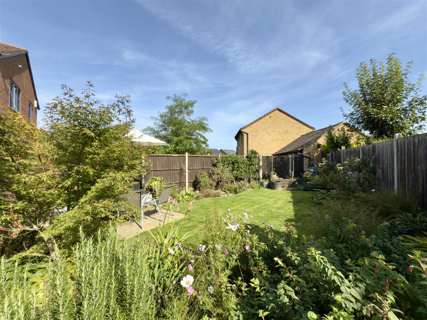 Vienne Close, Duston