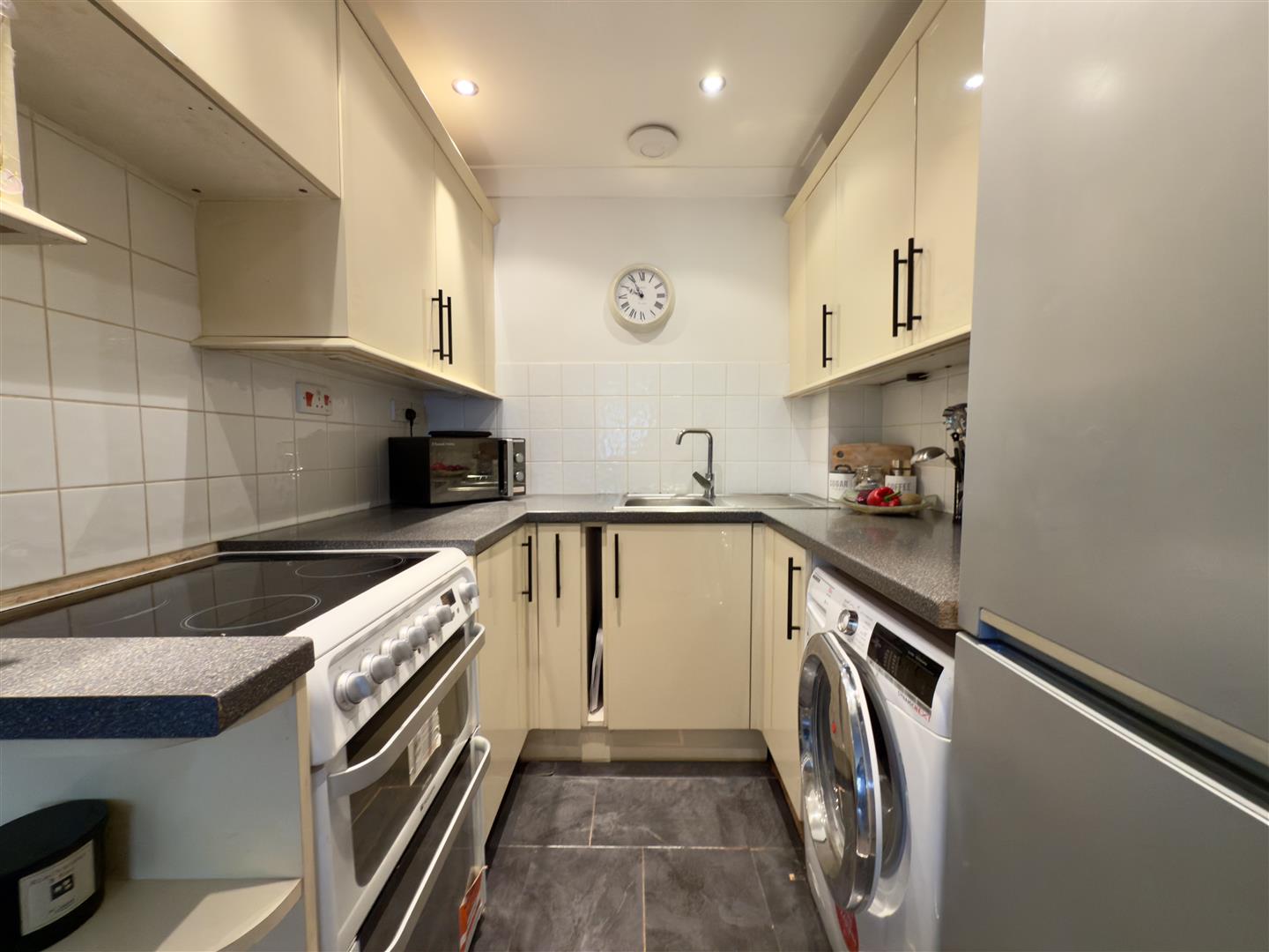 Beaune Close, Duston