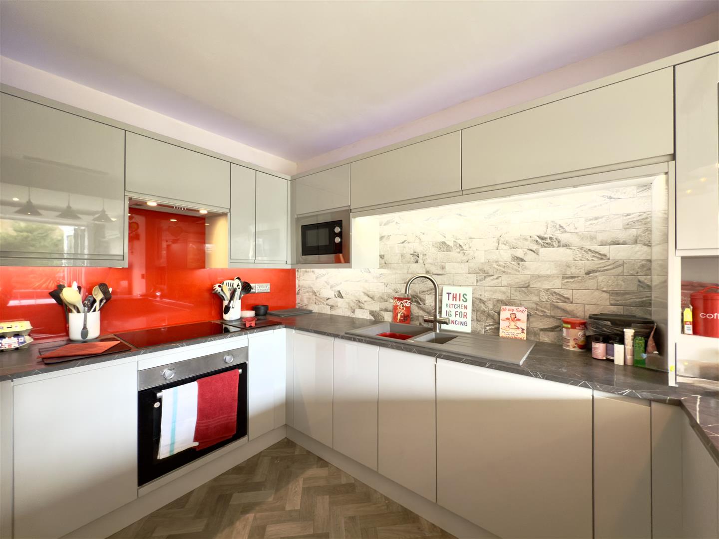 The Scarplands, Duston