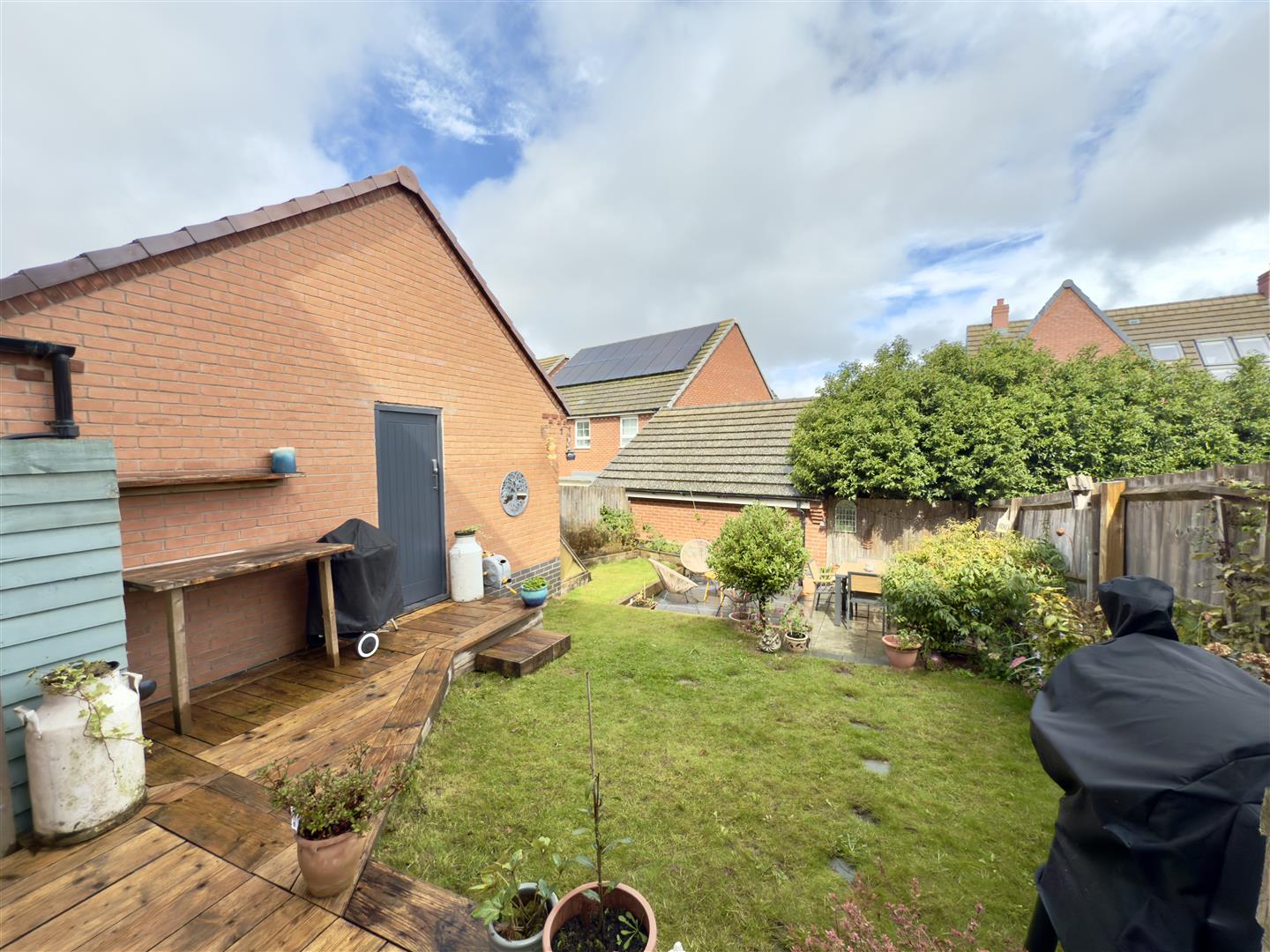 Irons Road, Harlestone Manor