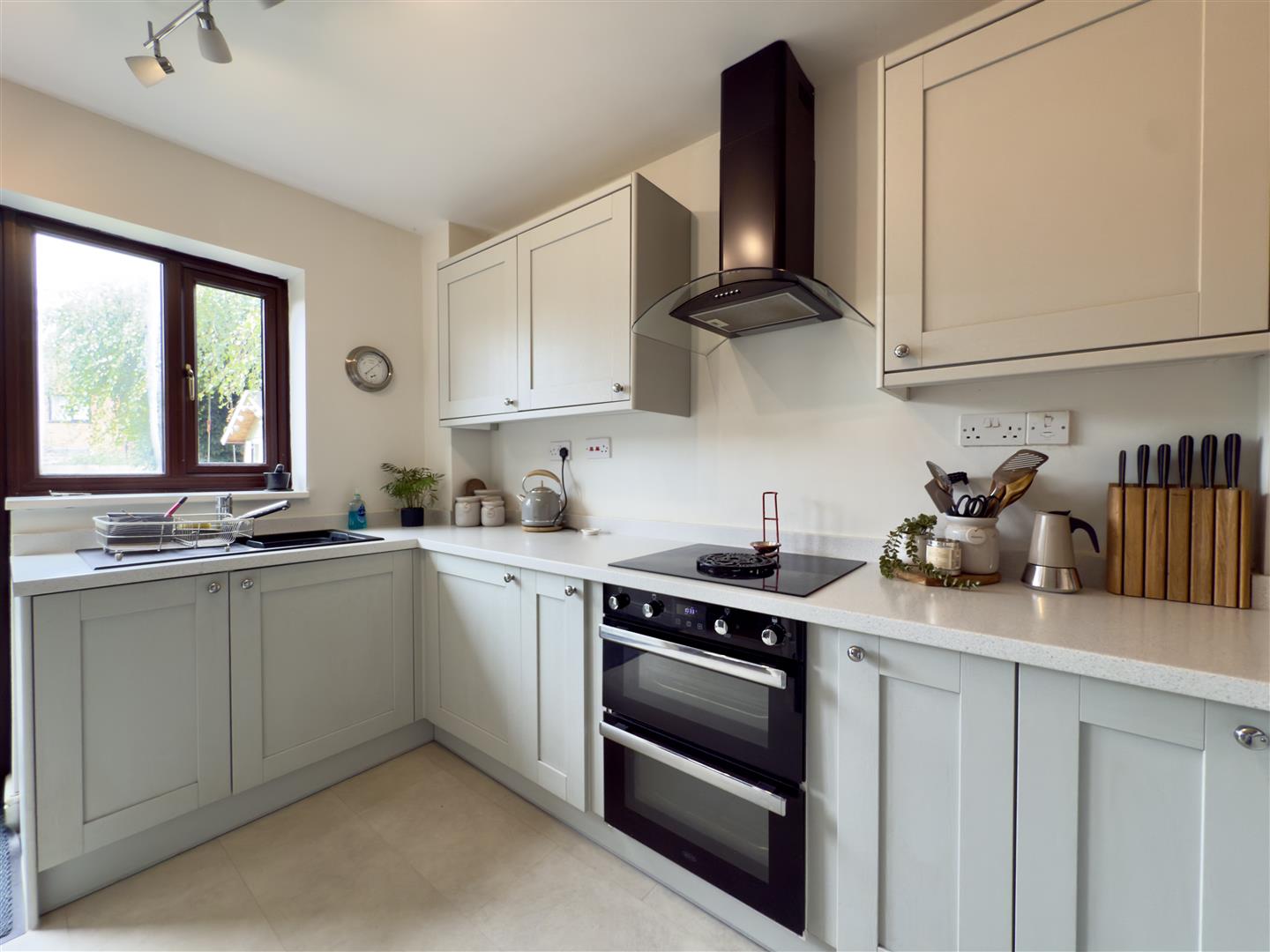 Vienne Close, Duston