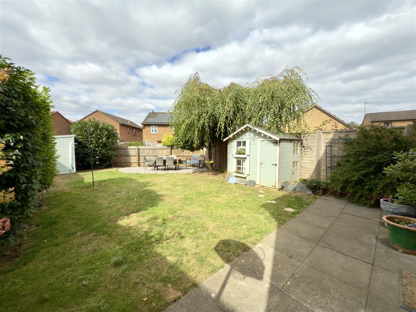 Vienne Close, Duston