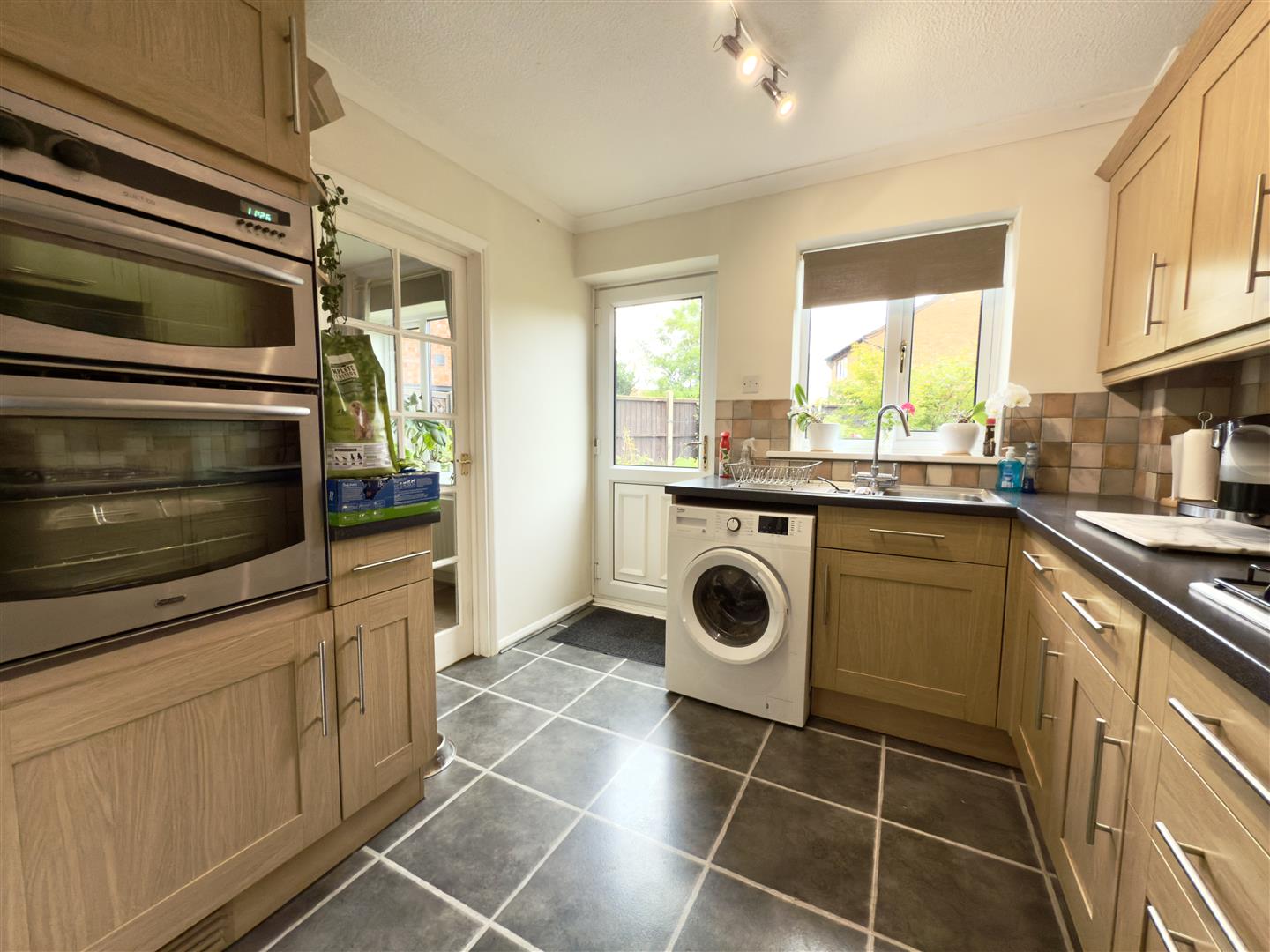 Vienne Close, Duston