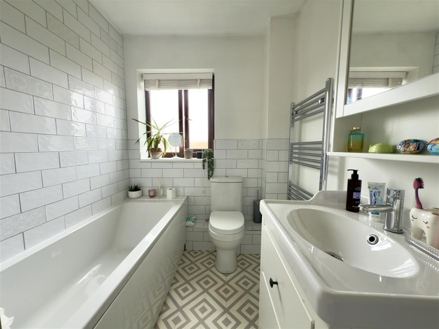 Vienne Close, Duston