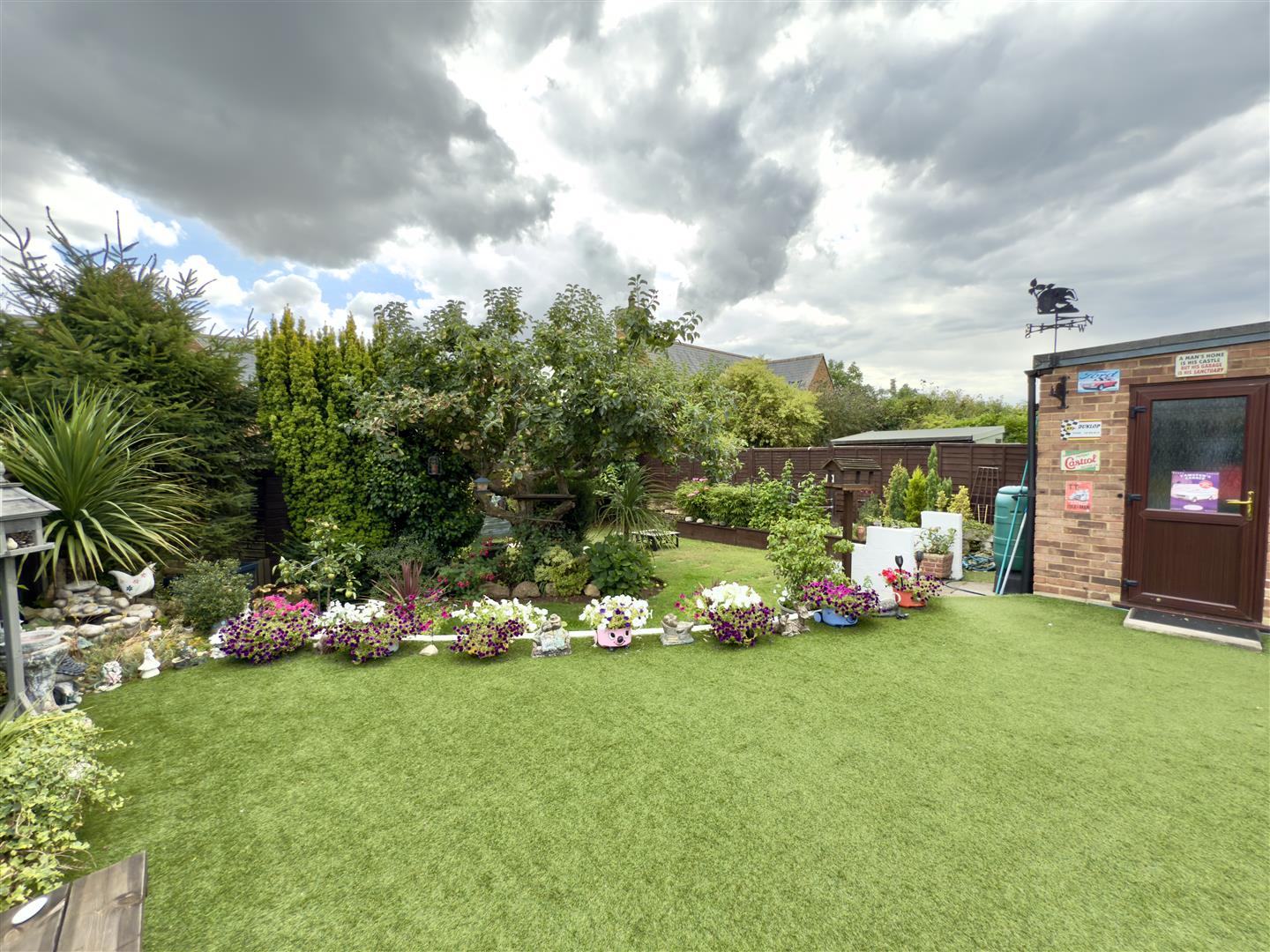 The Scarplands, Duston