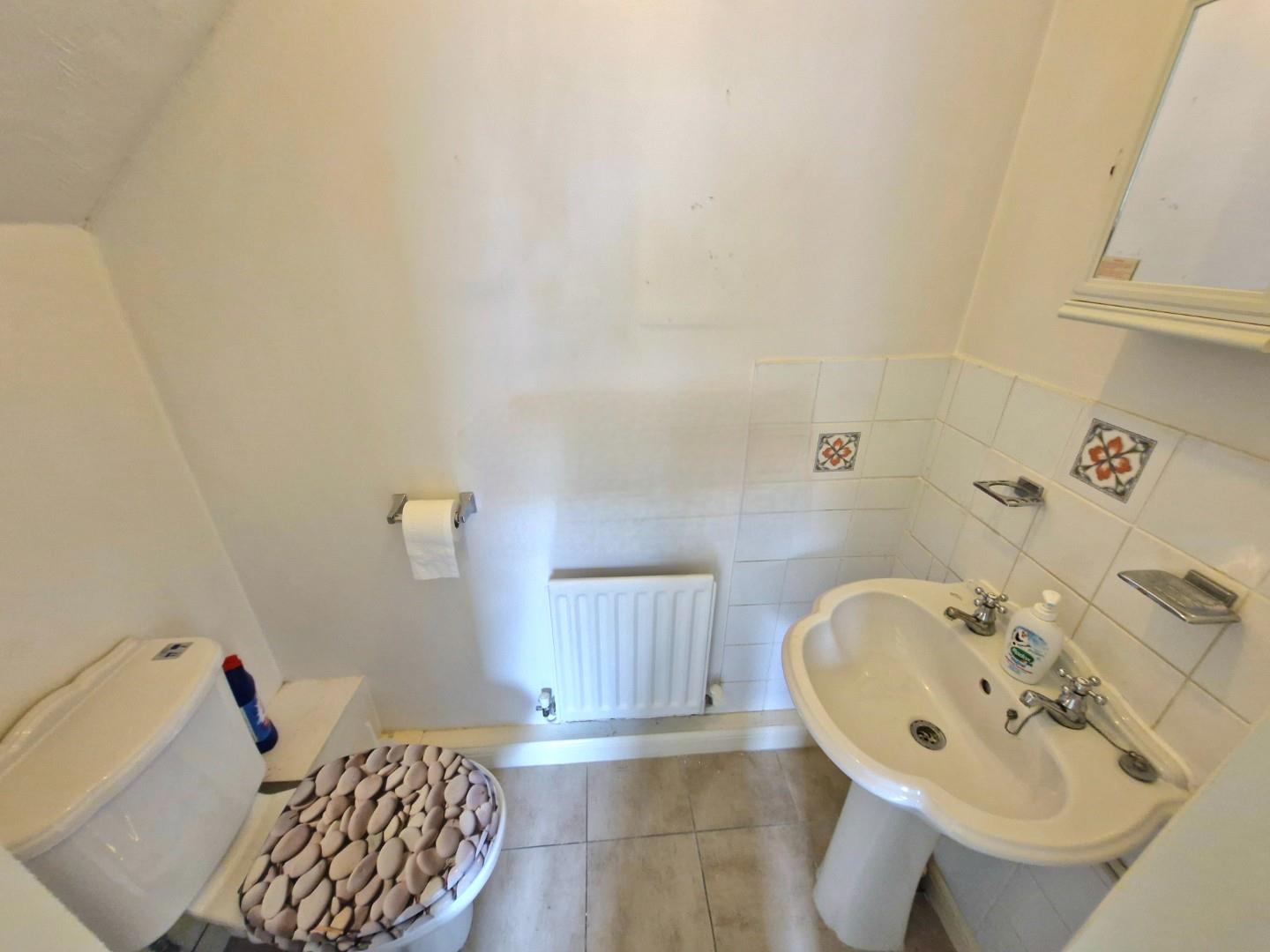 Kingmaker Way, Buckingham Fields