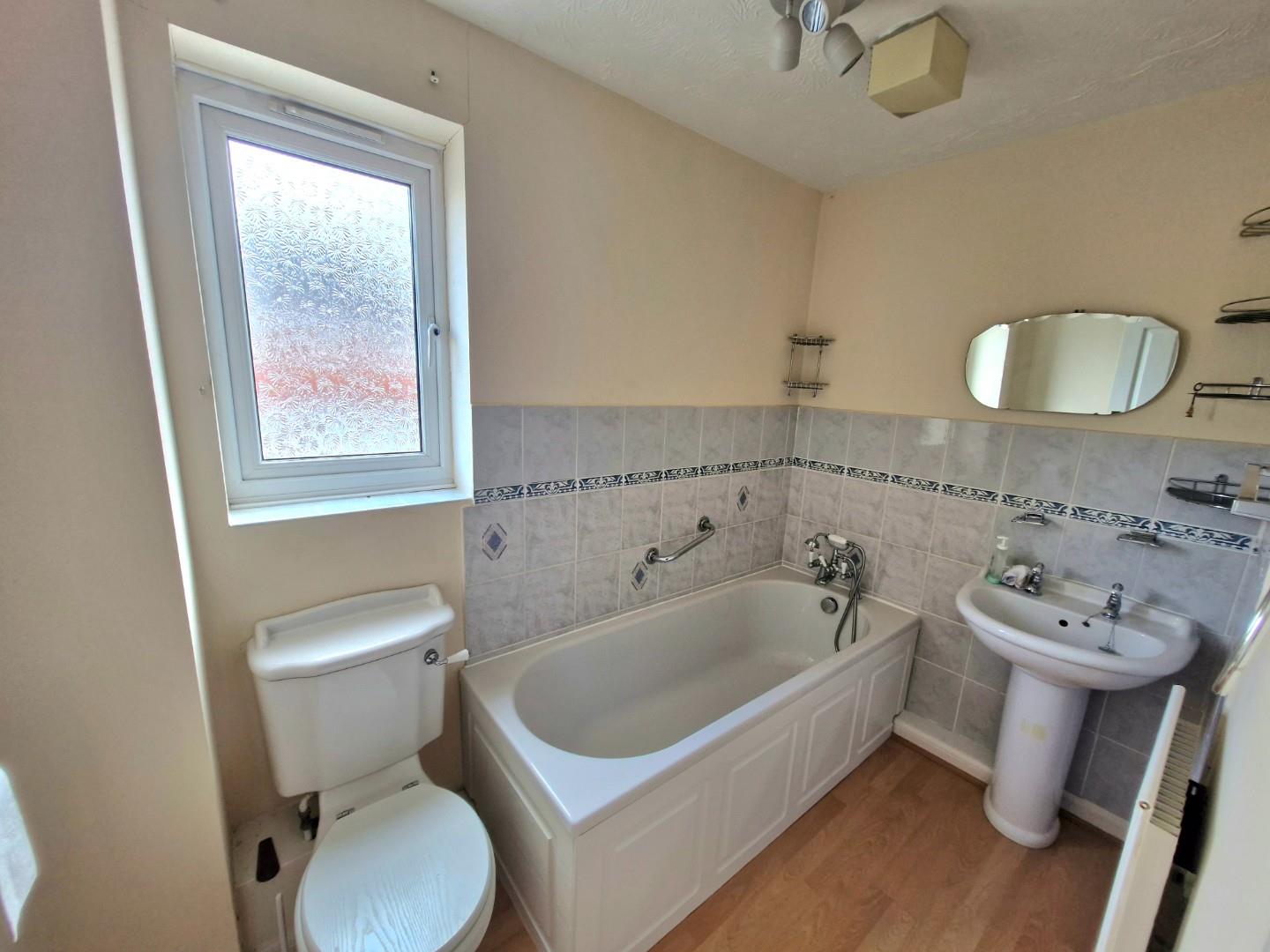 Kingmaker Way, Buckingham Fields