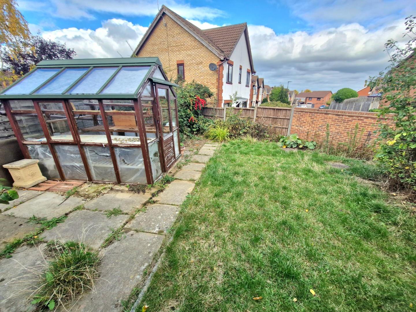 Kingmaker Way, Buckingham Fields