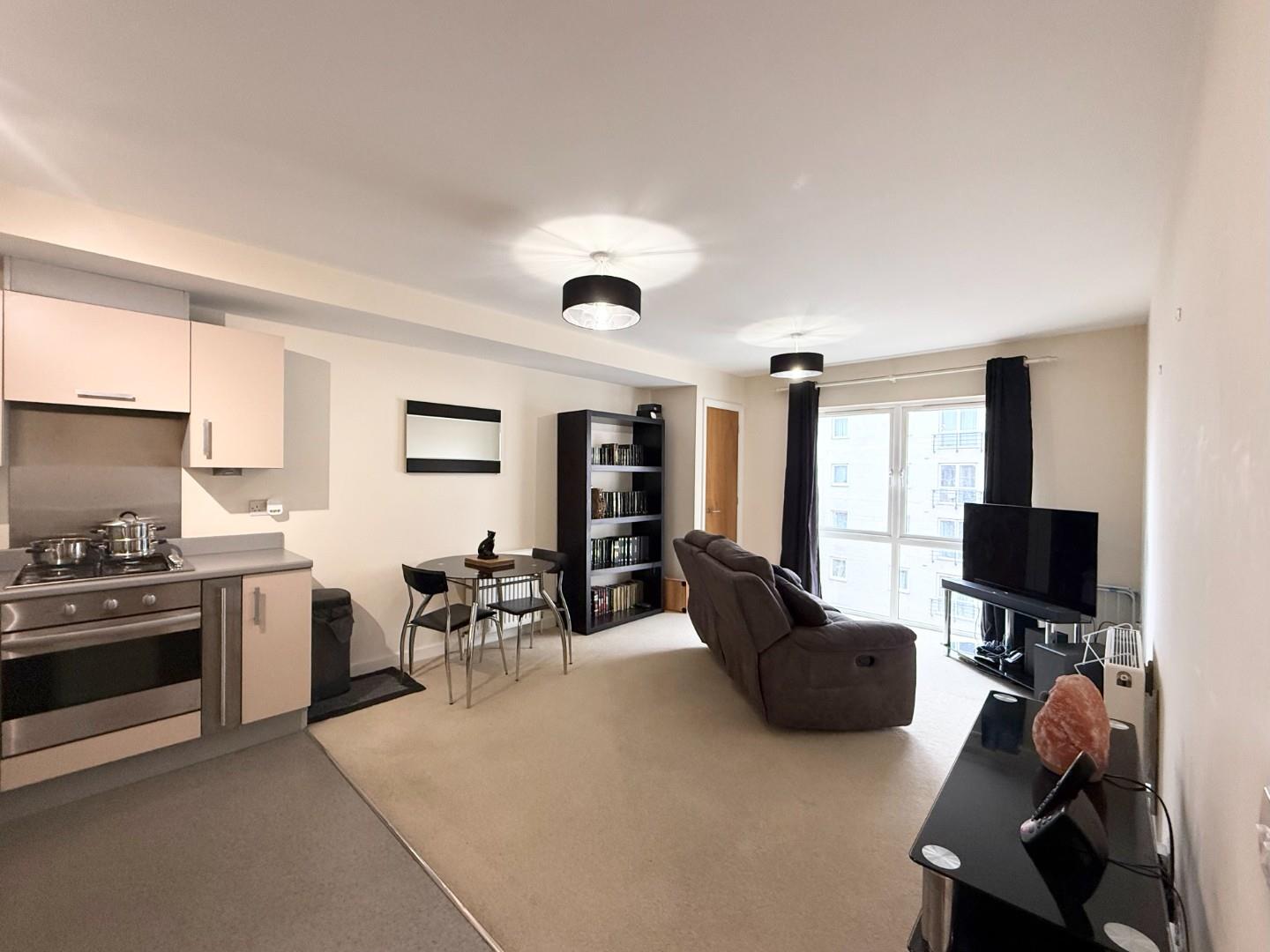 Woolmonger Street, Town Centre