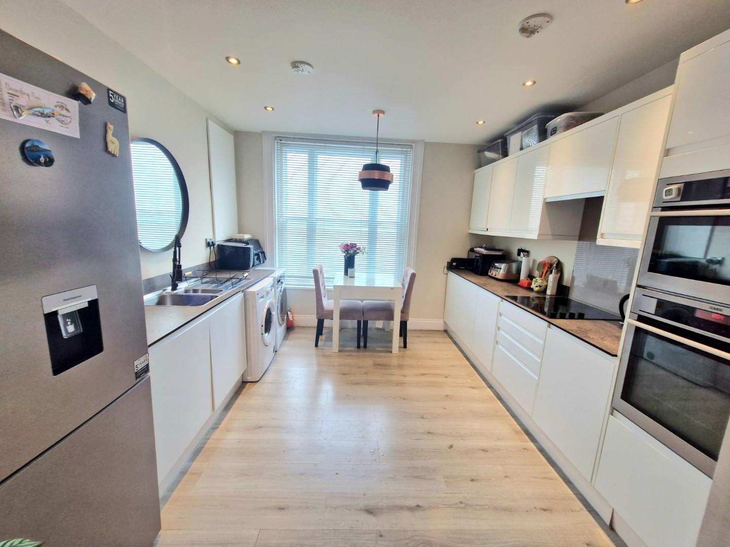 Castilian Street, Town Centre