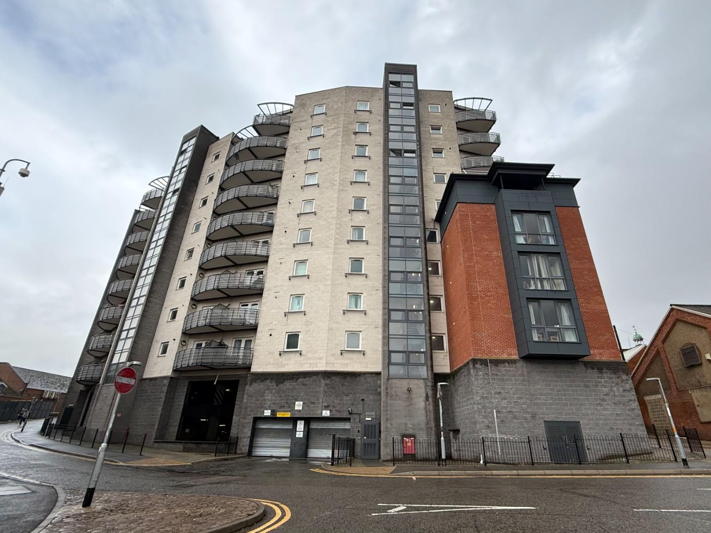 Woolmonger Street, Town Centre