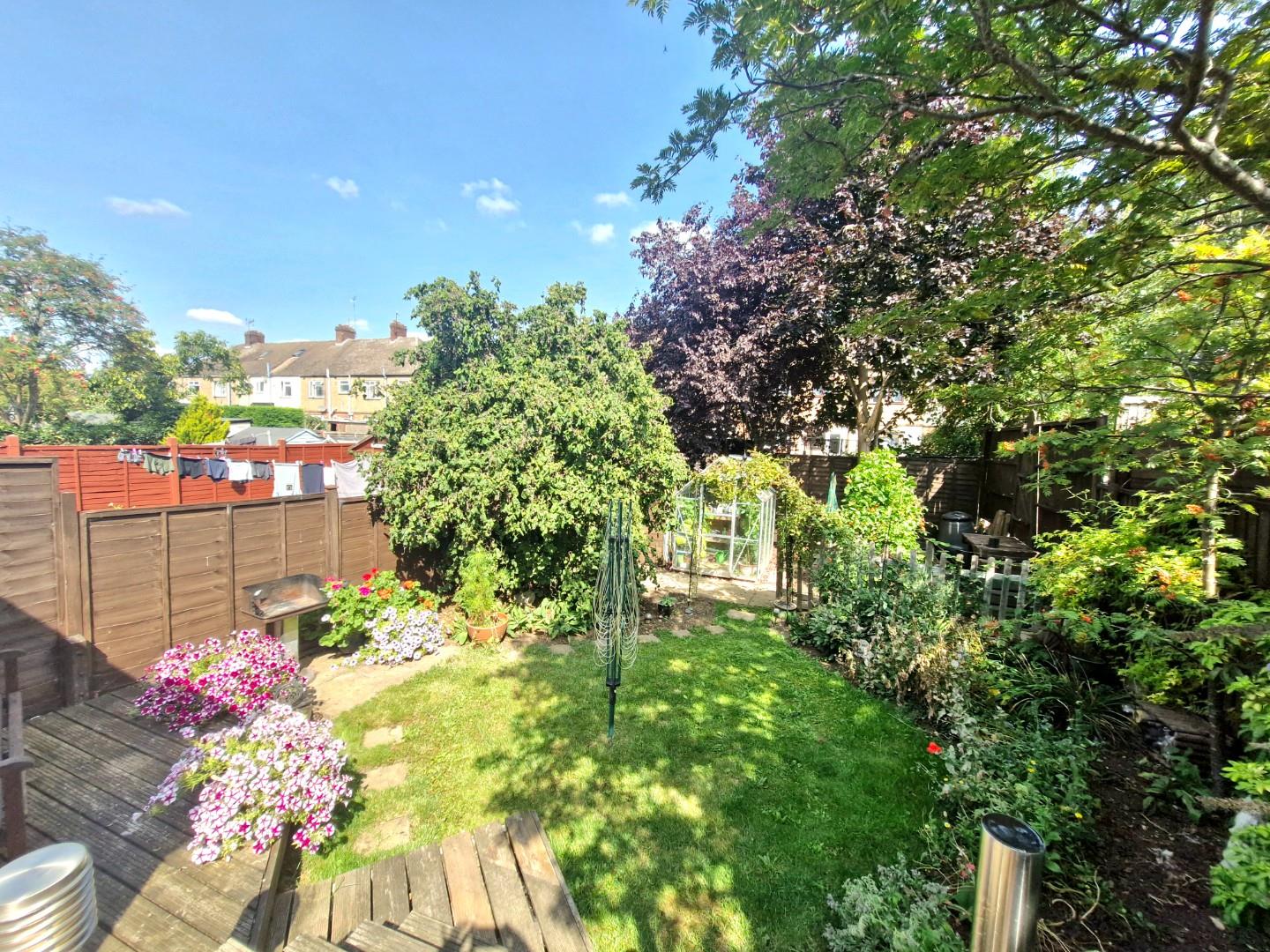 Southfield Avenue, Far Cotton