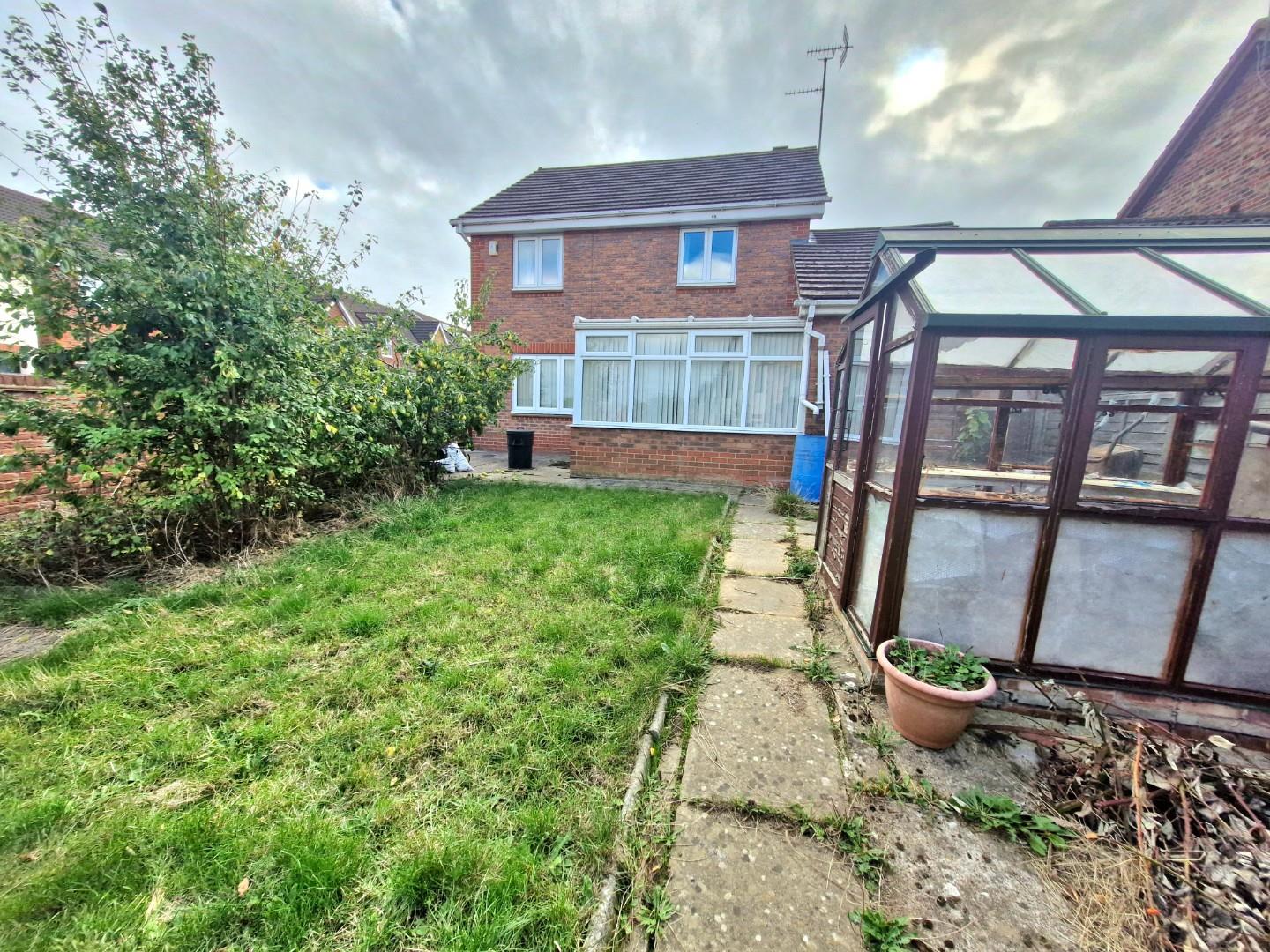 Kingmaker Way, Buckingham Fields