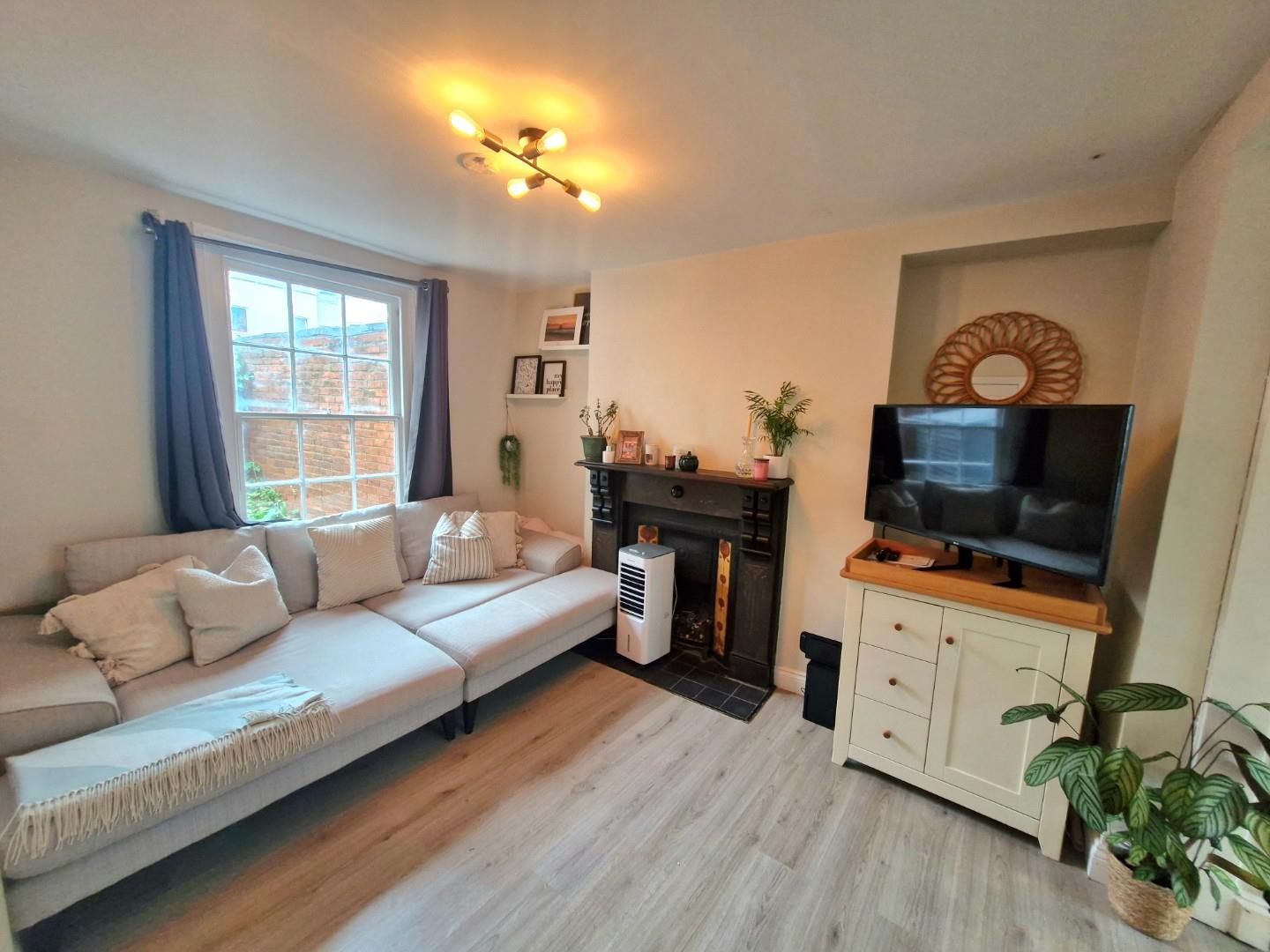 Castilian Street, Town Centre